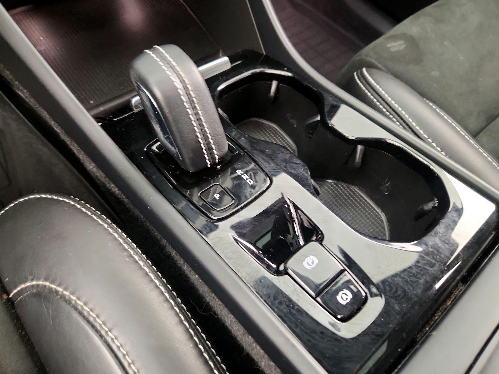 2021 Volvo XC40 R-Design - Photo 19