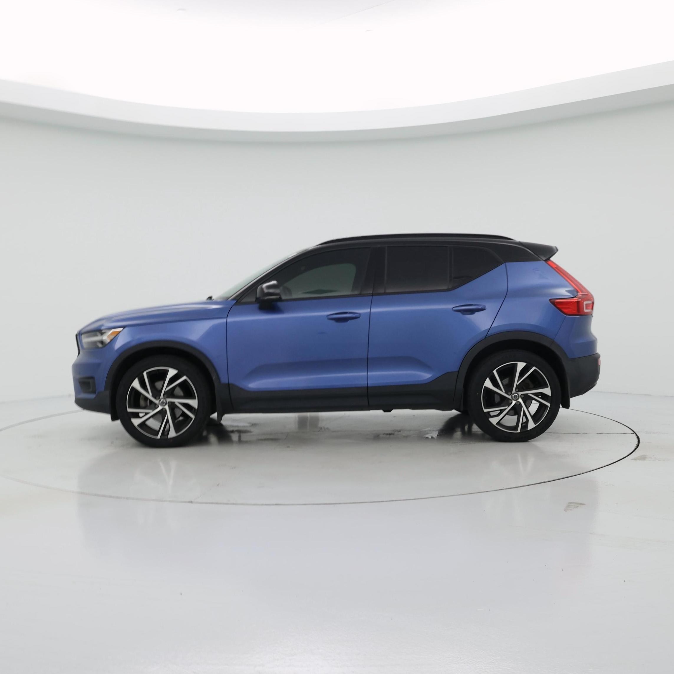 Thumbnail: 2021 Volvo XC40 - 3