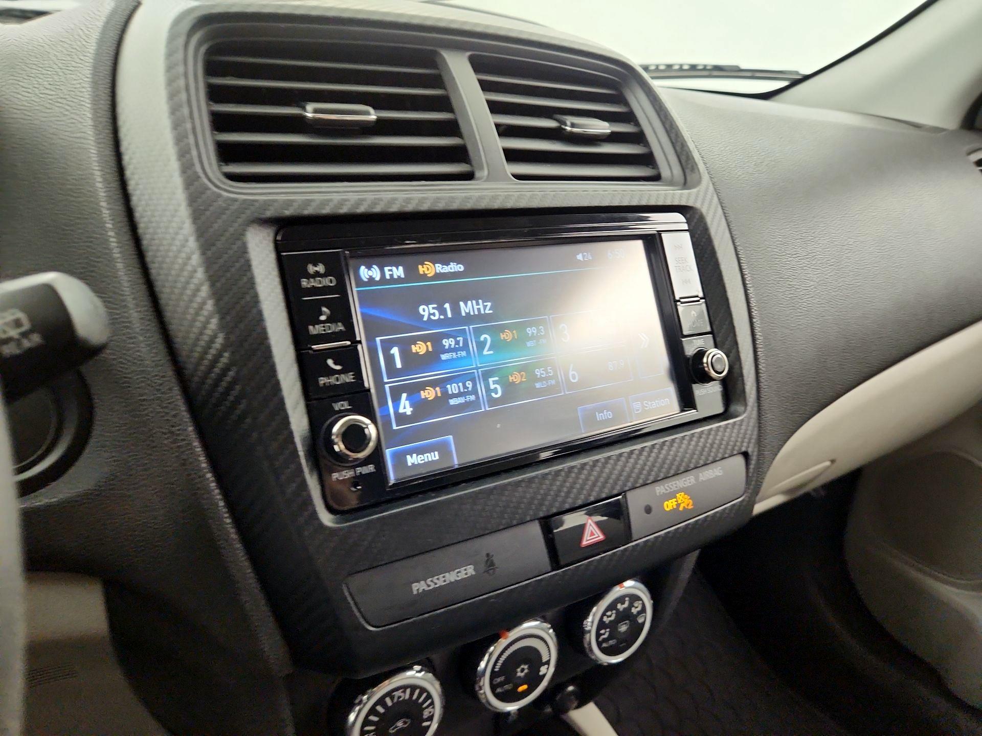 Thumbnail: 2019 Mitsubishi Outlander Sport - 15