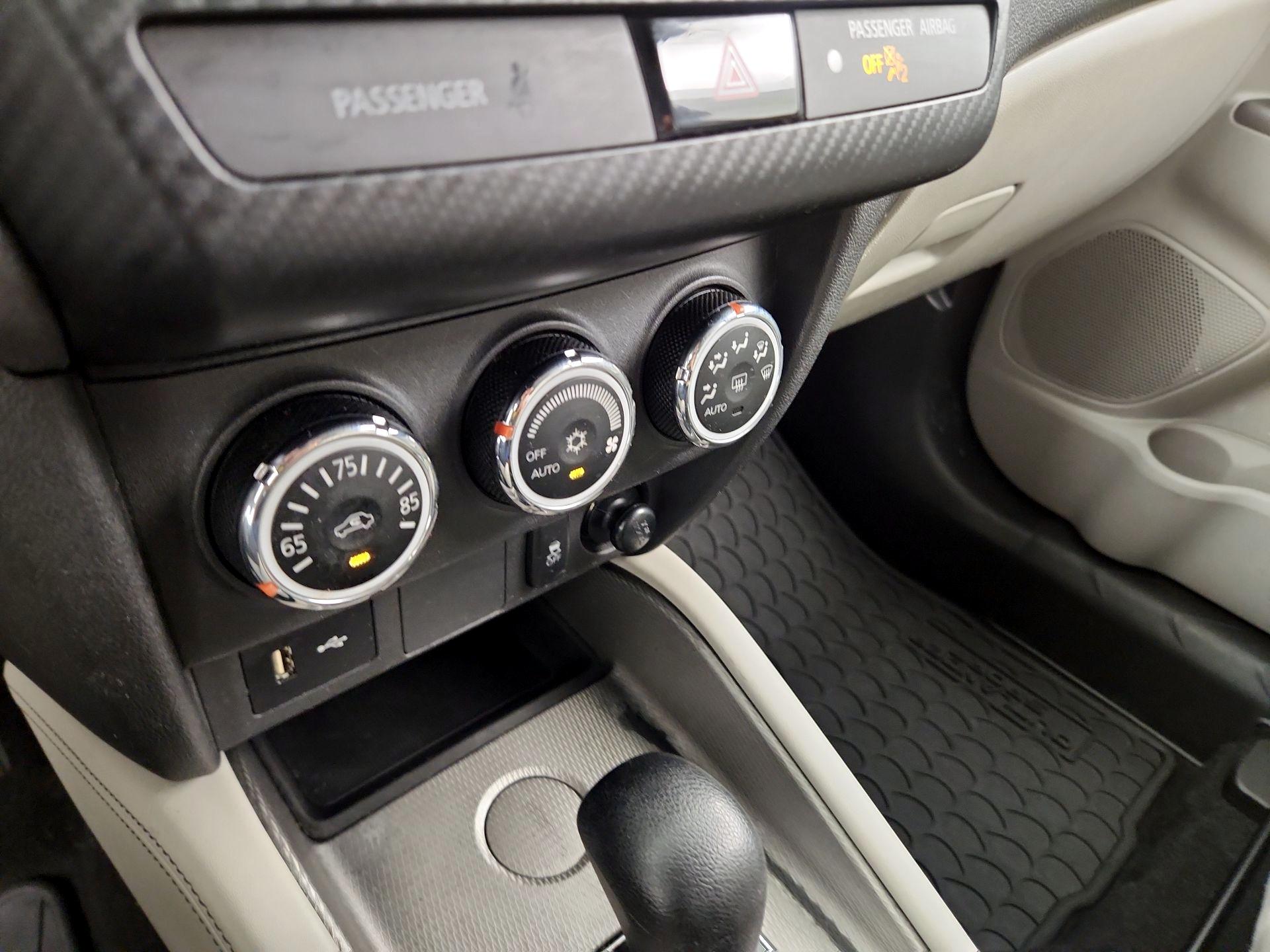 Thumbnail: 2019 Mitsubishi Outlander Sport - 16