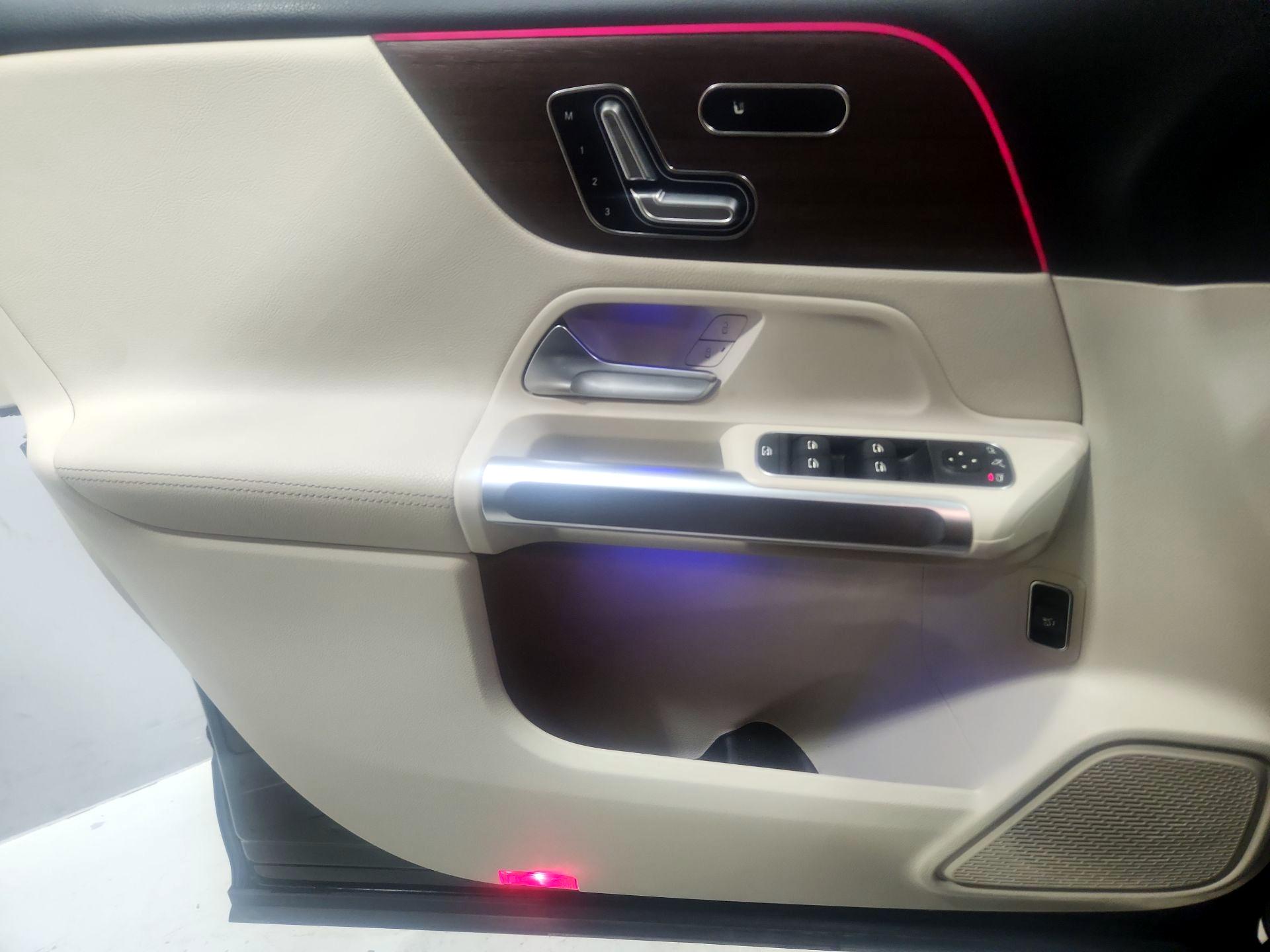 Thumbnail: 2023 Mercedes-Benz GLB - 12