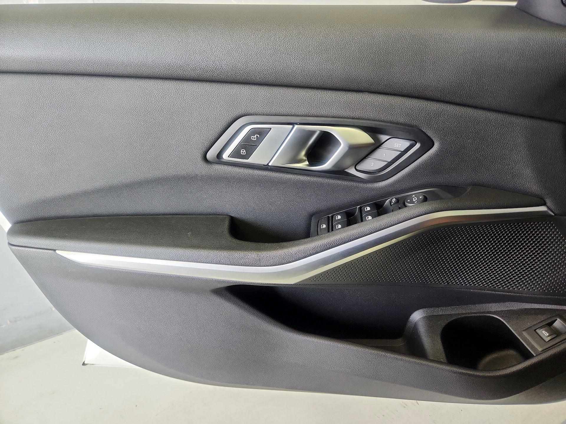 Thumbnail: 2020 BMW 3 Series - 12