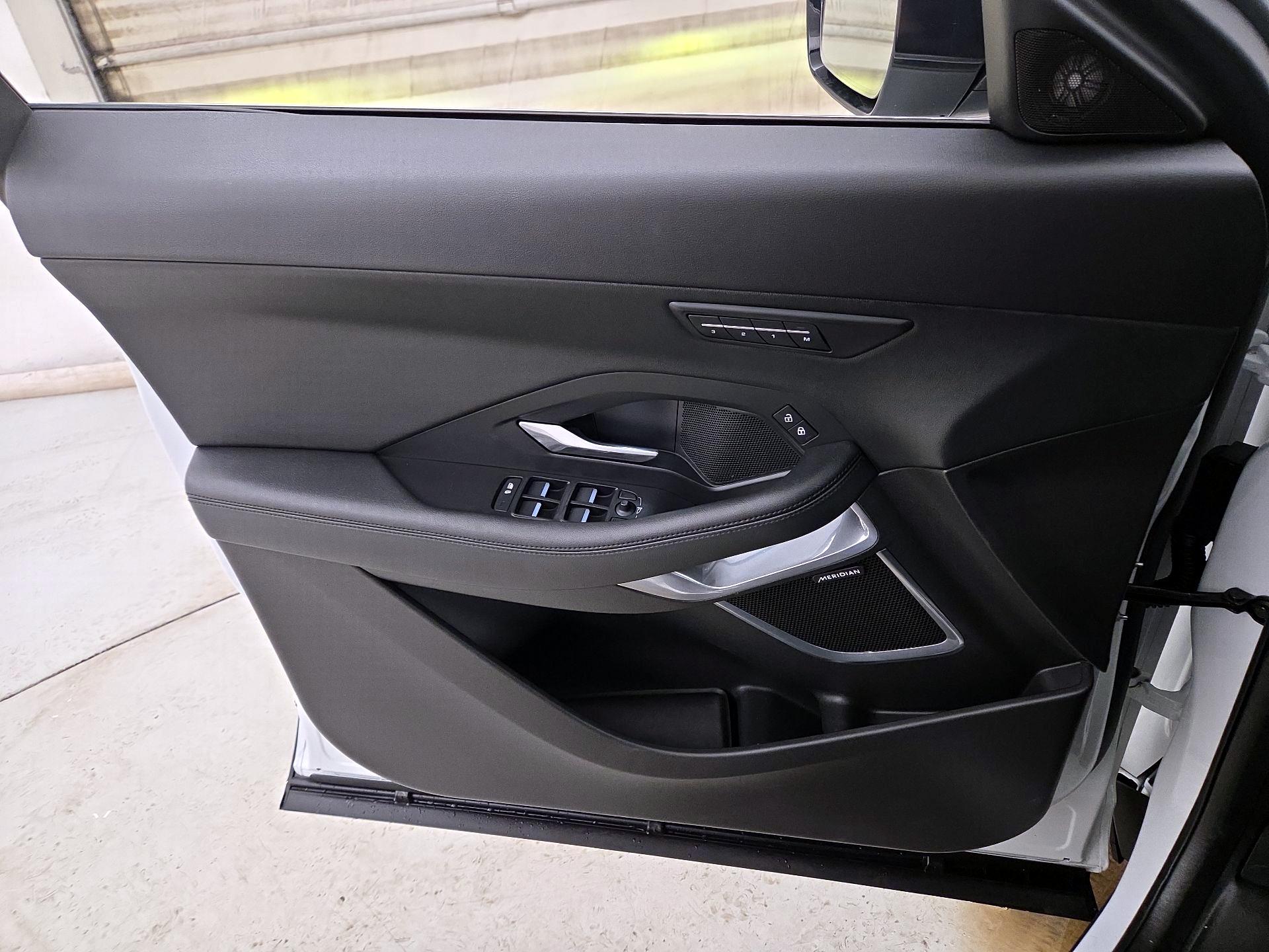 Thumbnail: 2022 Jaguar E-Pace - 12