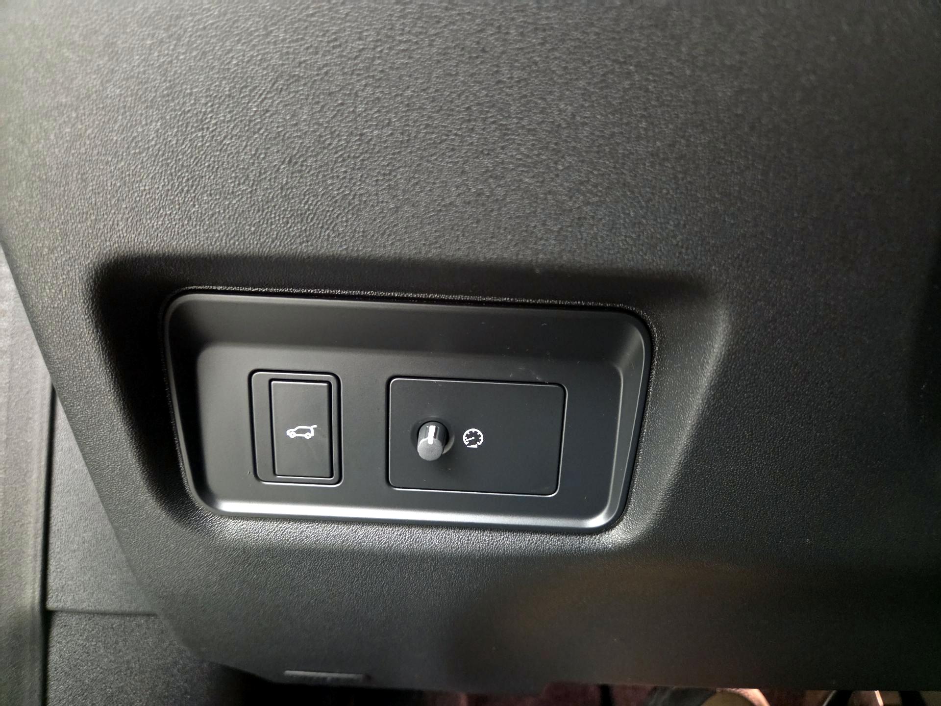 Thumbnail: 2022 Jaguar E-Pace - 13