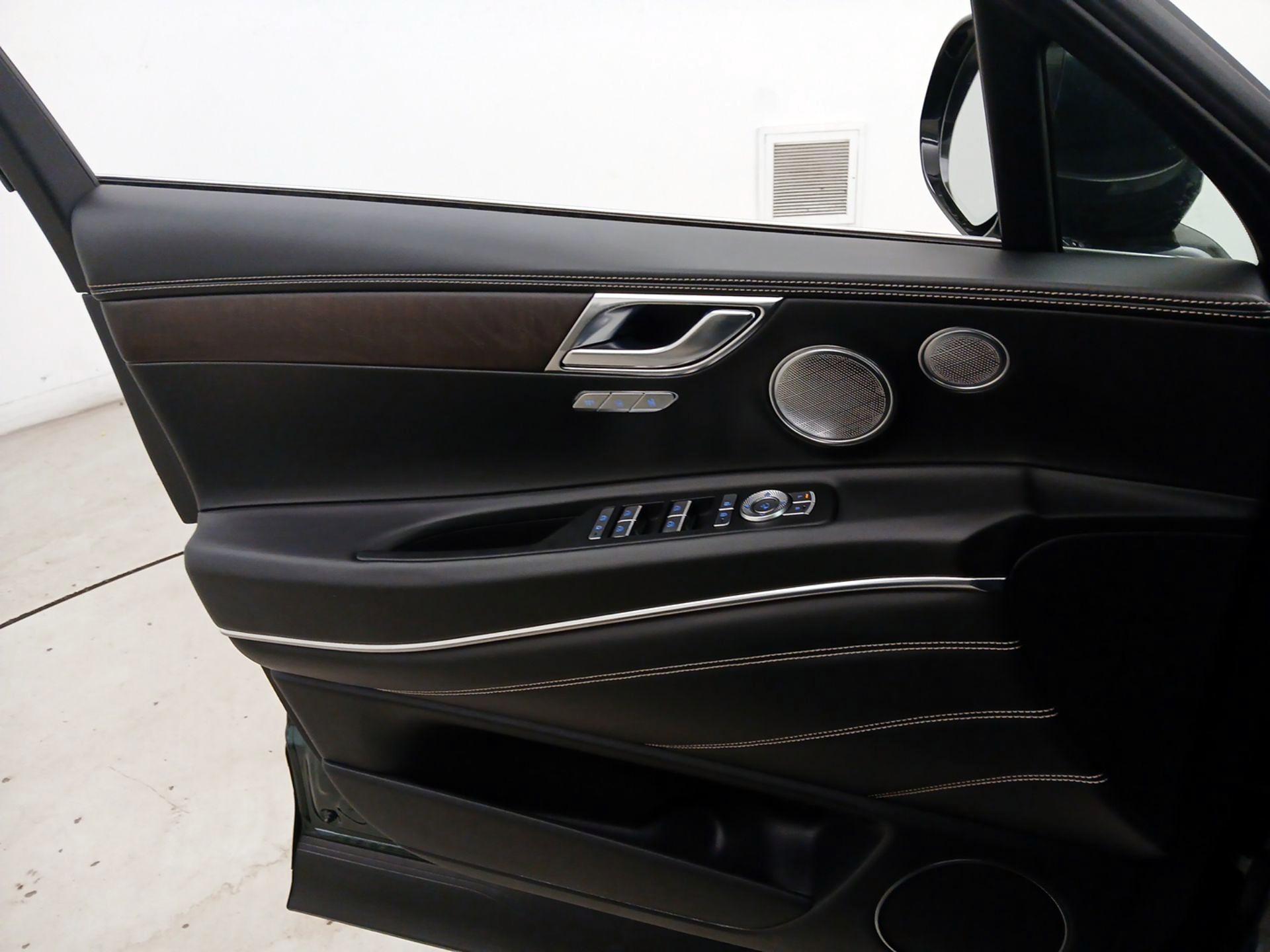 Thumbnail: 2022 Genesis GV80 - 12