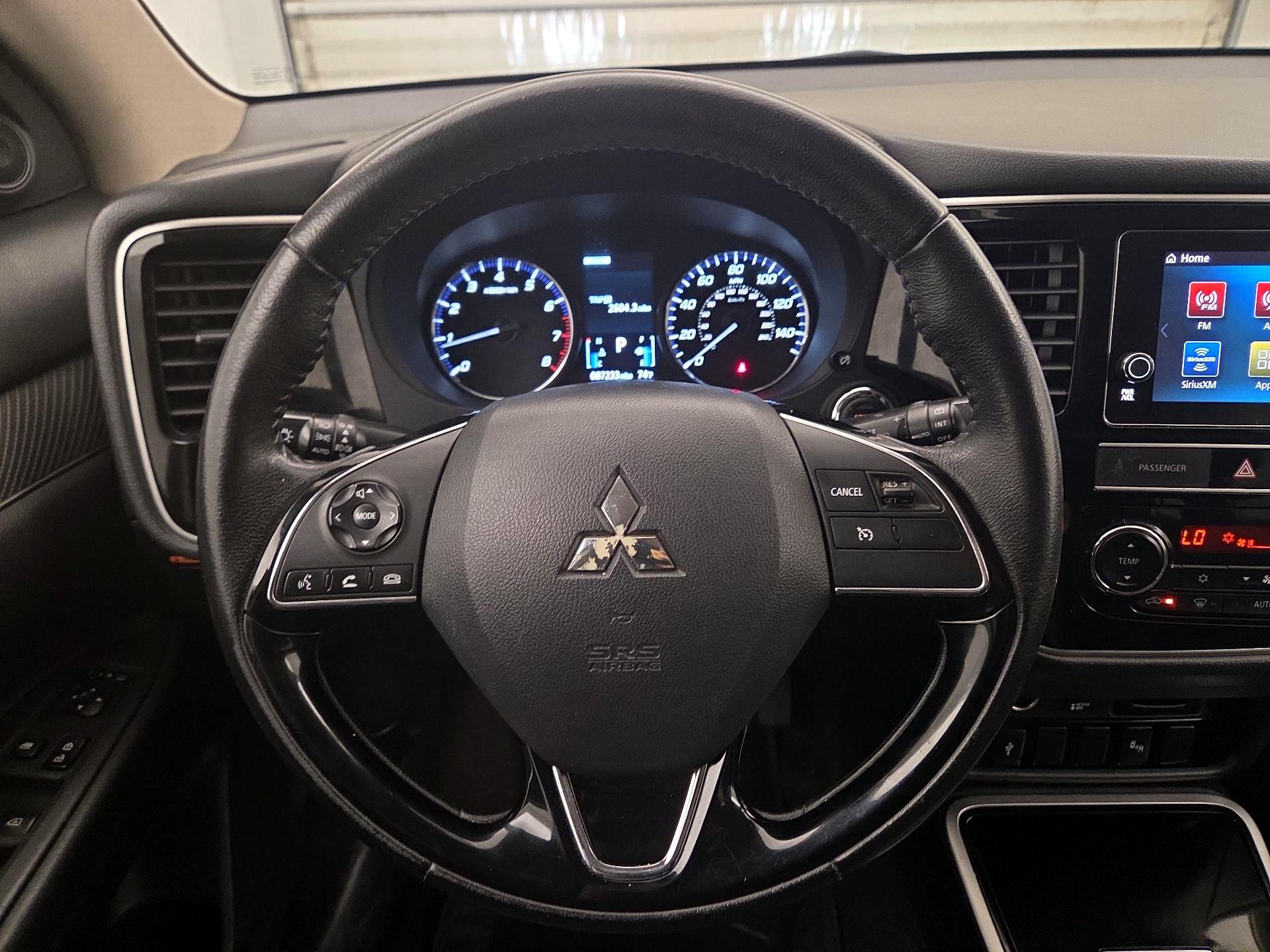 Thumbnail: 2019 Mitsubishi Outlander - 10