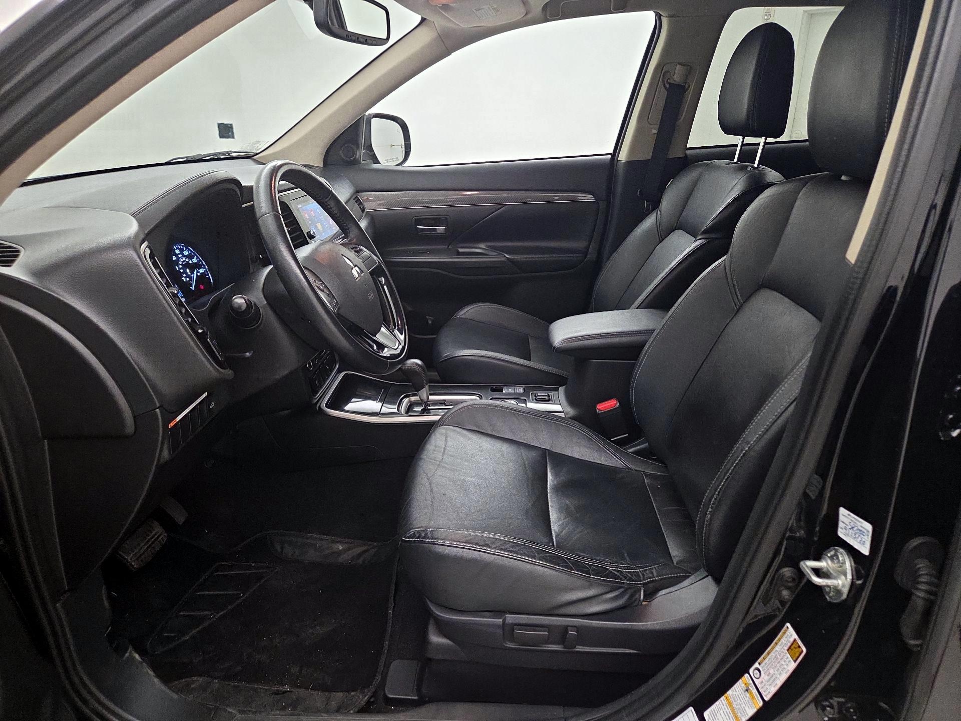 Thumbnail: 2019 Mitsubishi Outlander - 11