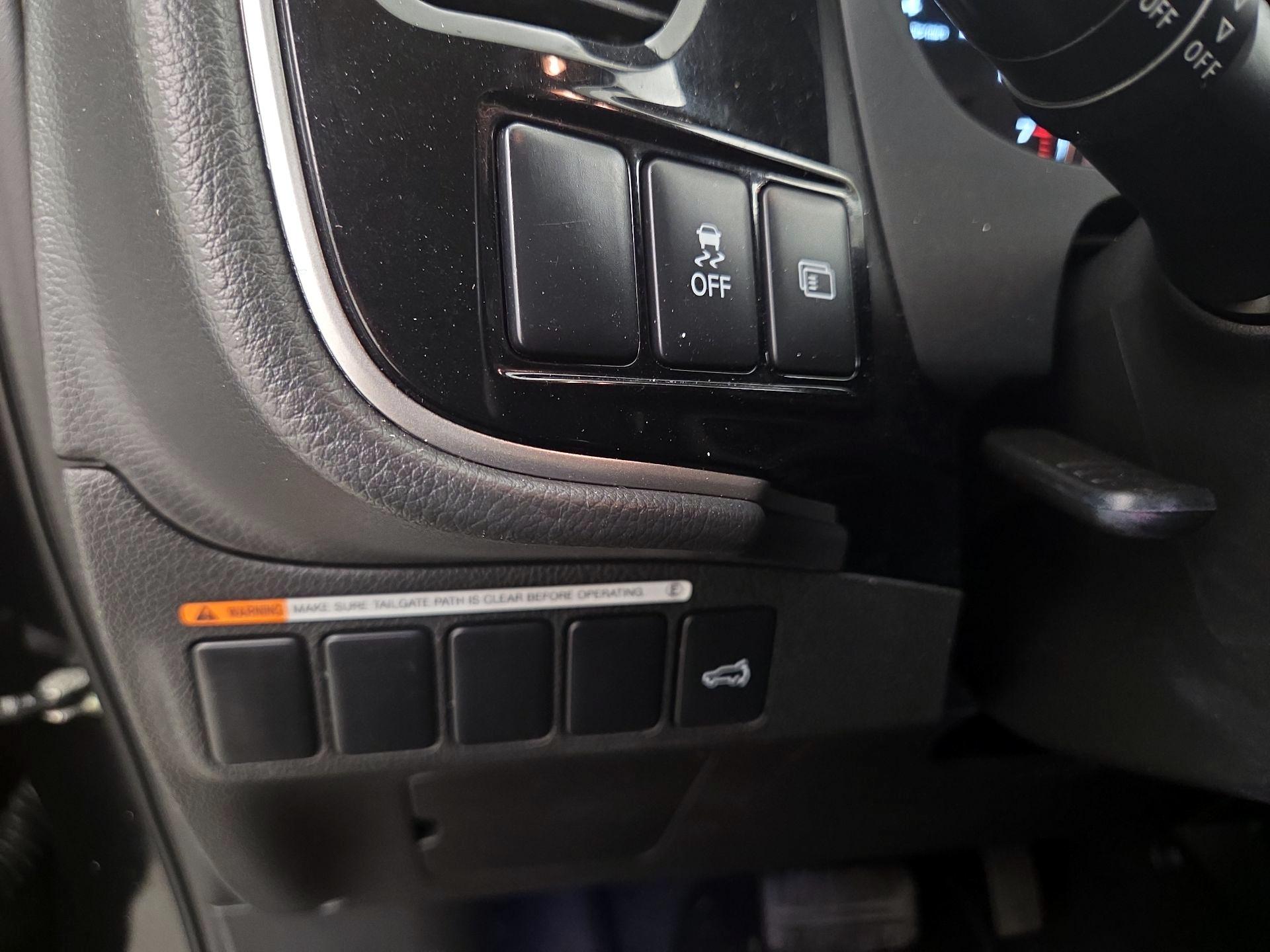 Thumbnail: 2019 Mitsubishi Outlander - 13