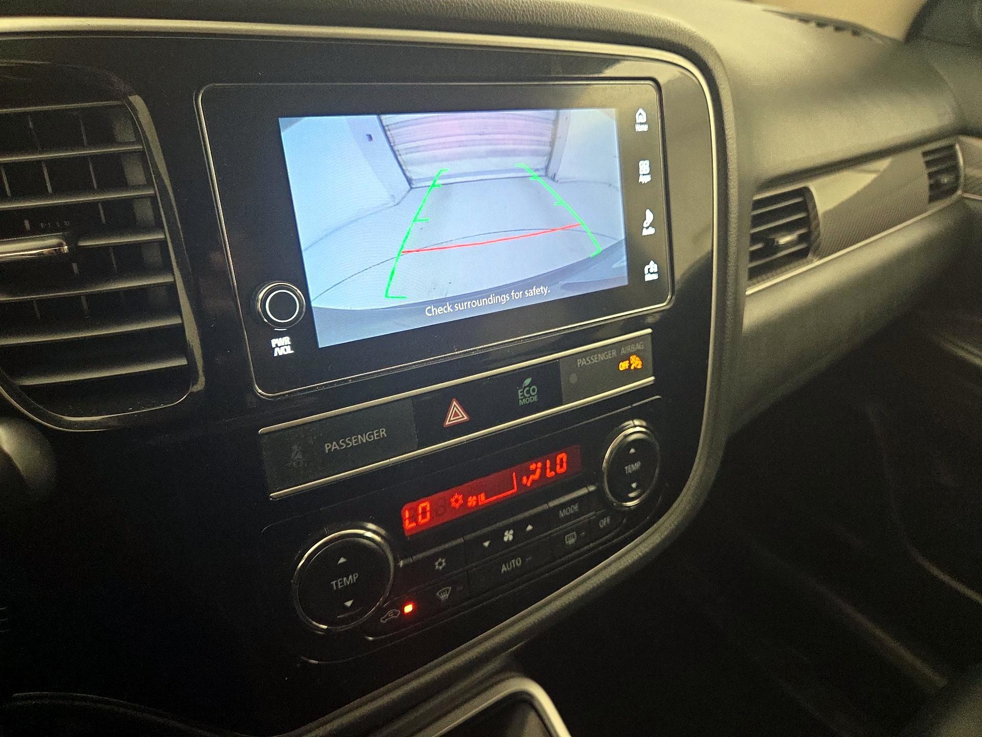 Thumbnail: 2019 Mitsubishi Outlander - 14