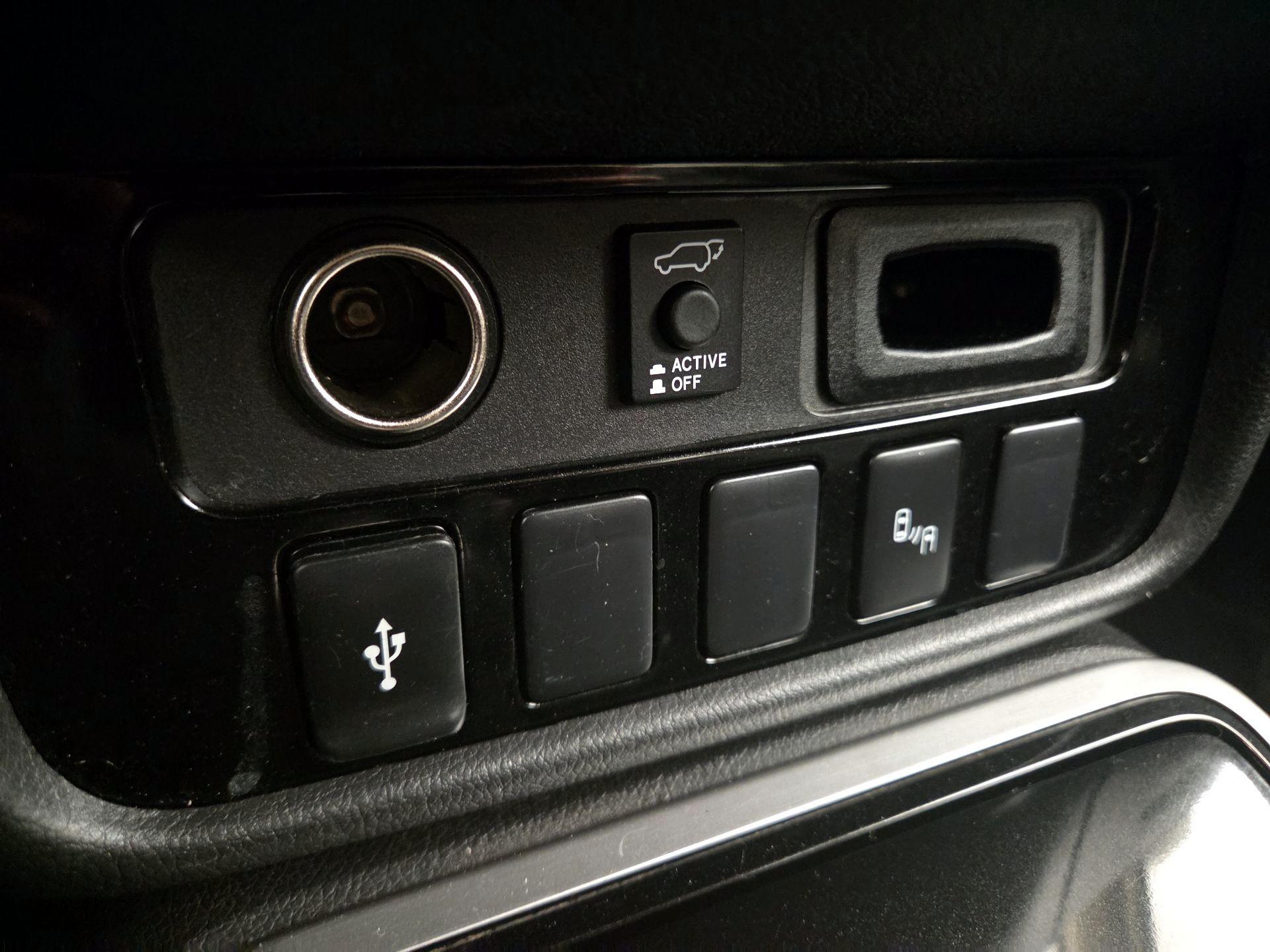 Thumbnail: 2019 Mitsubishi Outlander - 18