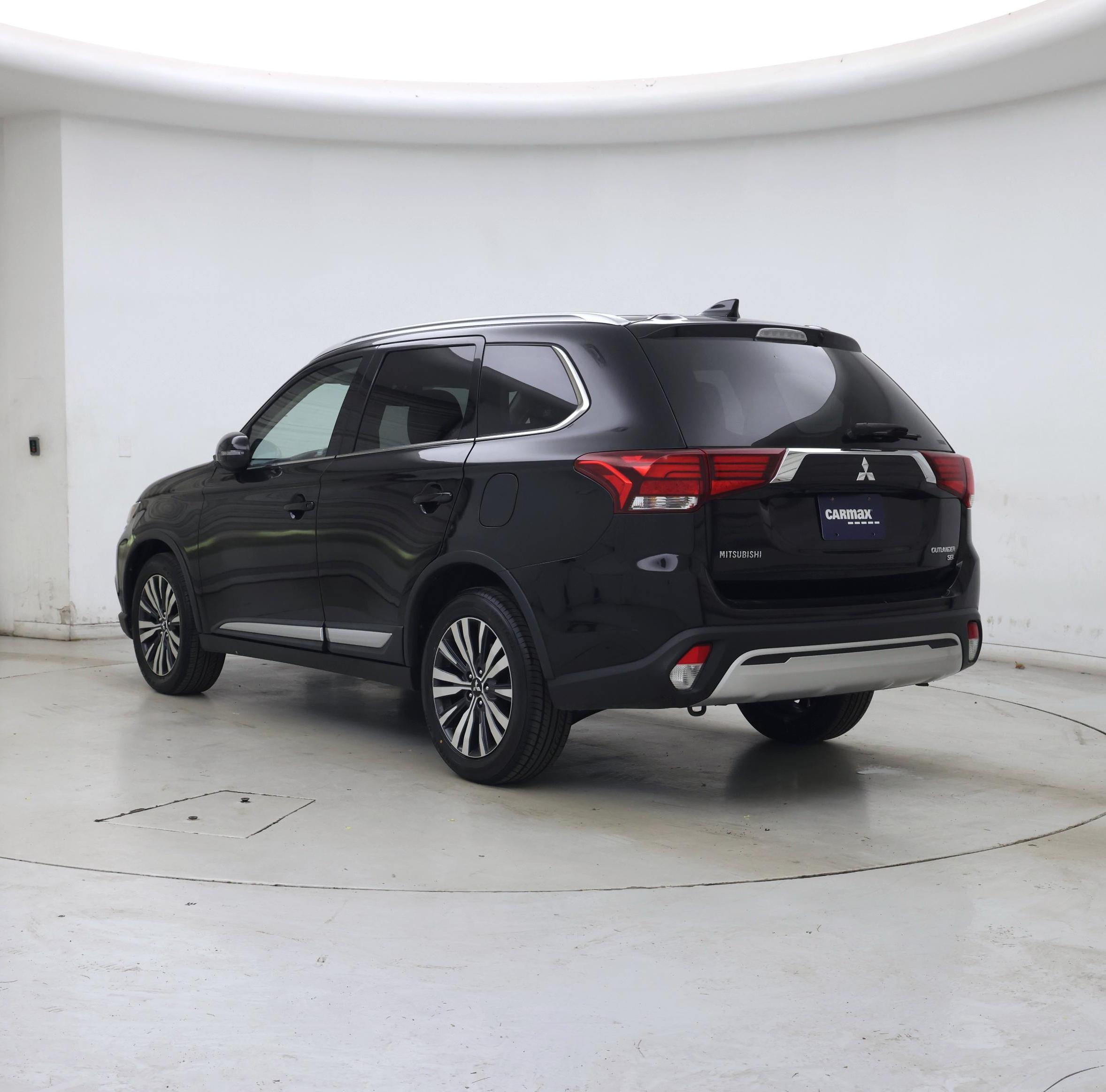 Thumbnail: 2019 Mitsubishi Outlander - 2