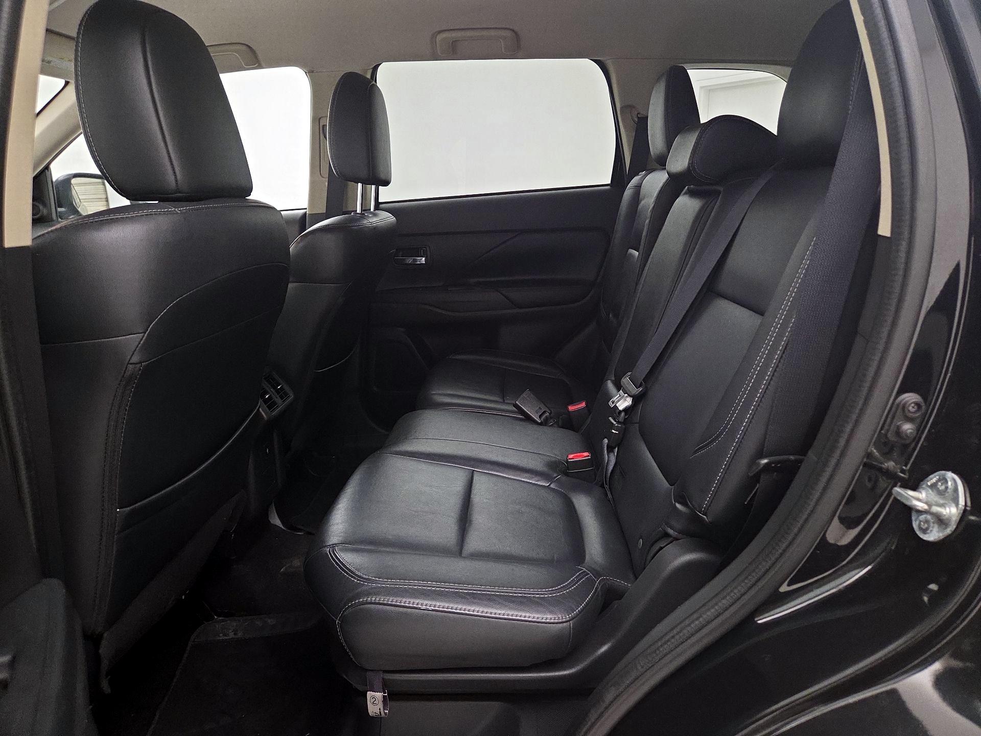 Thumbnail: 2019 Mitsubishi Outlander - 19