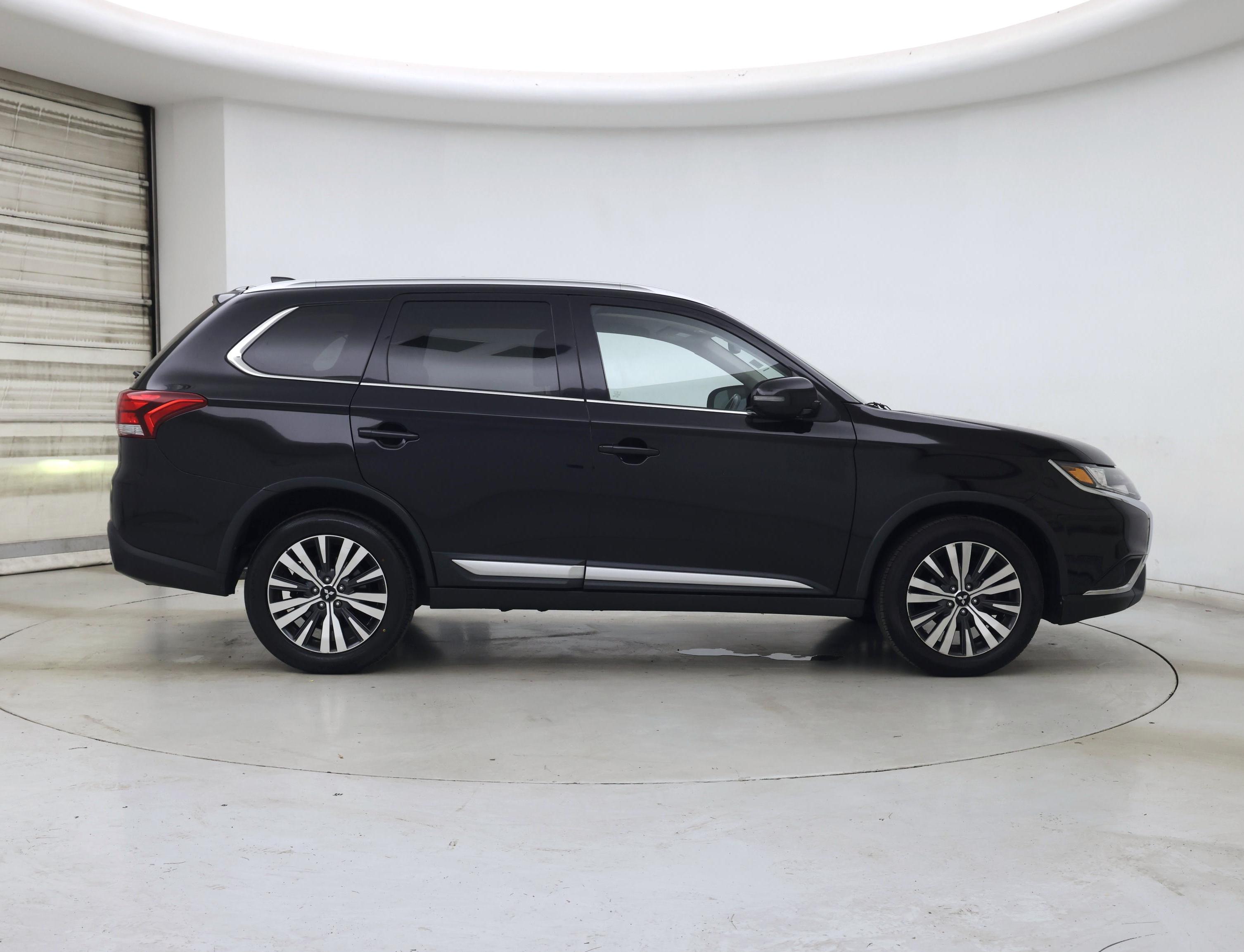 Thumbnail: 2019 Mitsubishi Outlander - 7