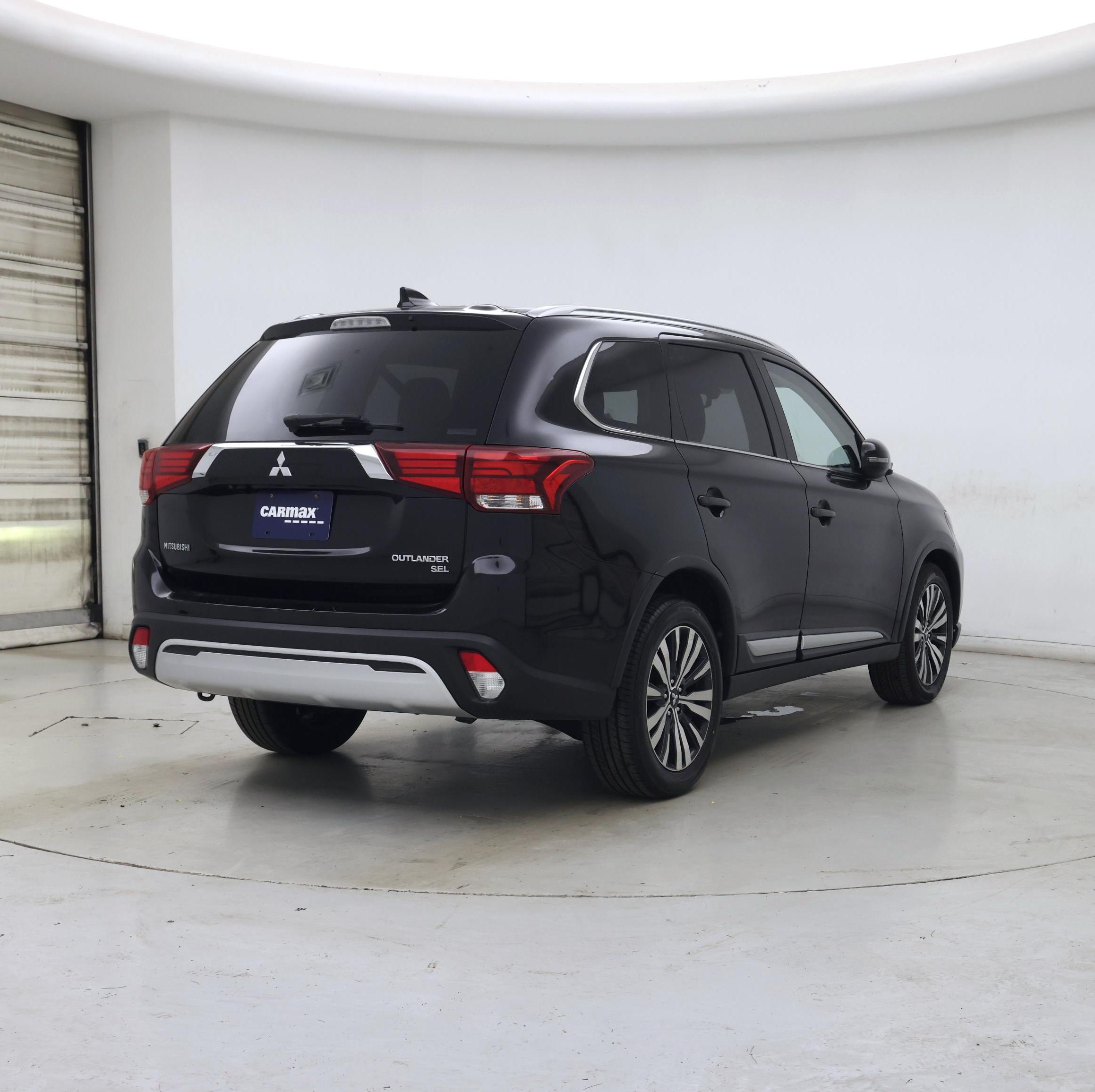 Thumbnail: 2019 Mitsubishi Outlander - 8