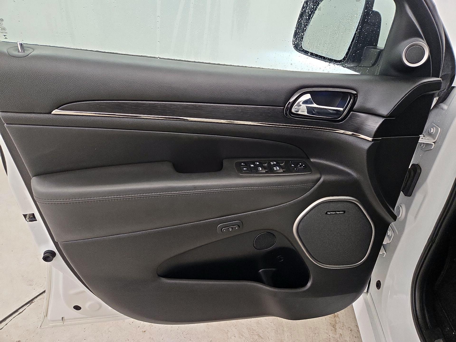 Thumbnail: 2019 Jeep Grand Cherokee - 12