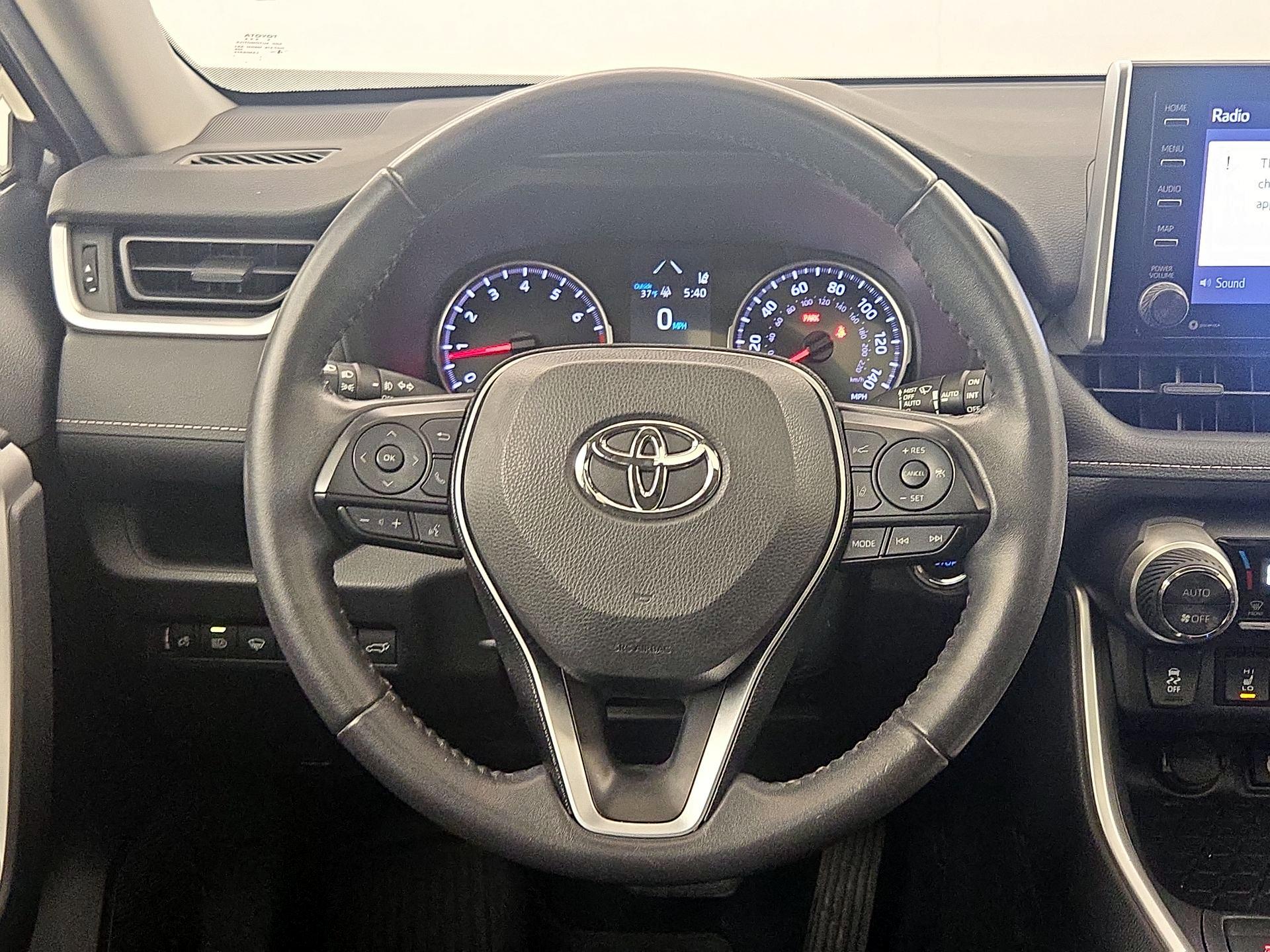 Thumbnail: 2019 Toyota RAV4 - 10