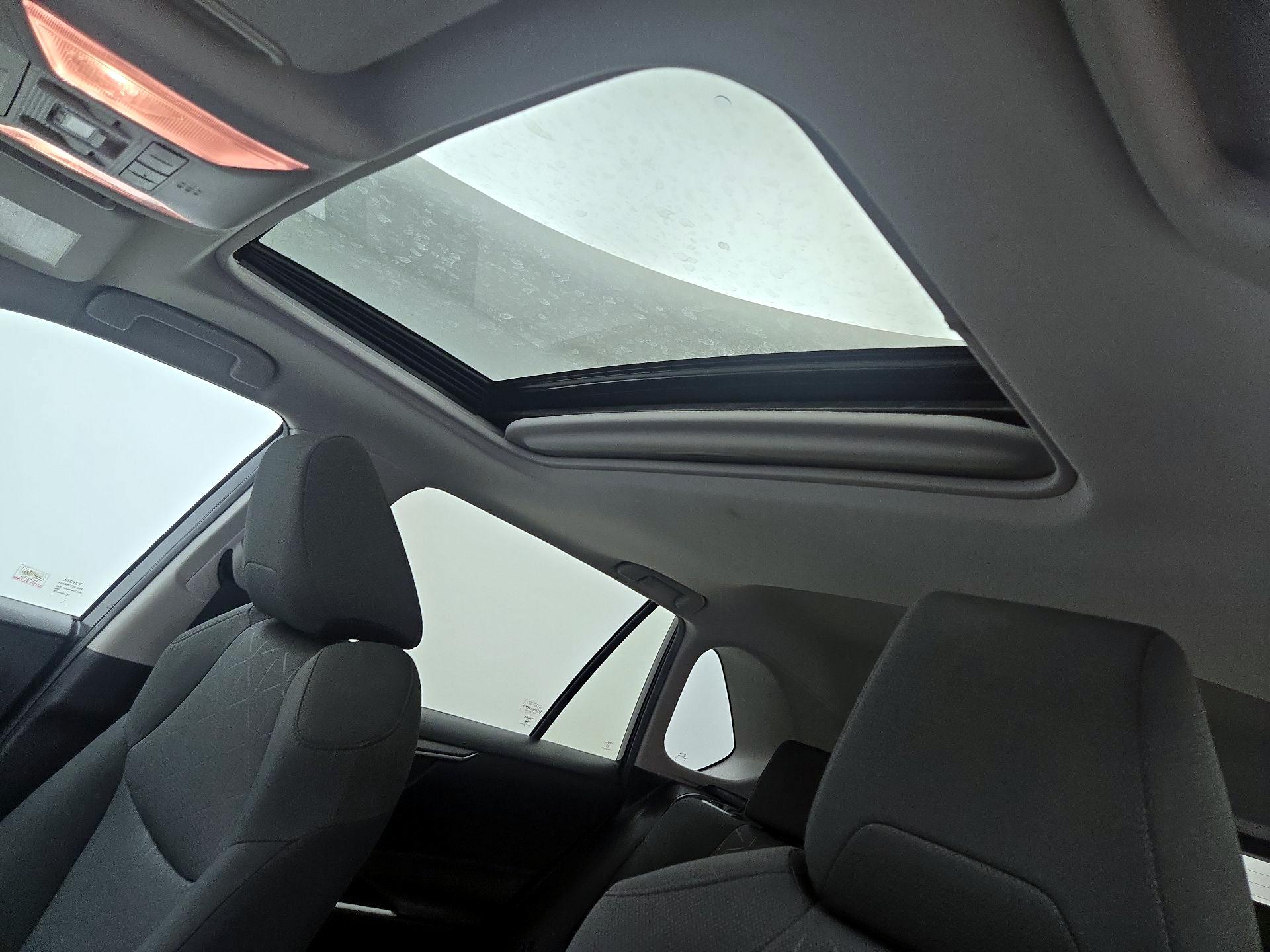 Thumbnail: 2019 Toyota RAV4 - 19