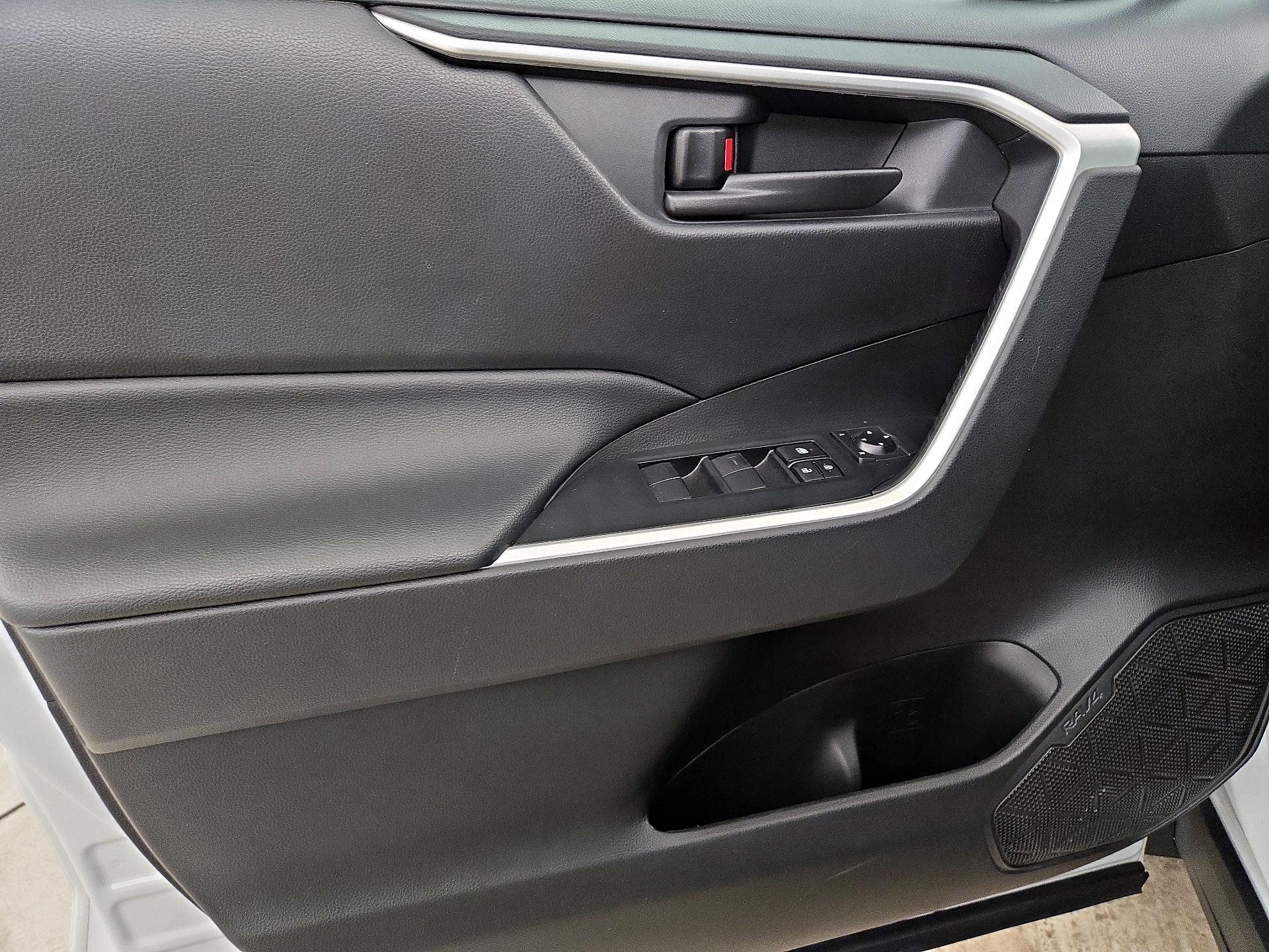 Thumbnail: 2022 Toyota RAV4 - 12