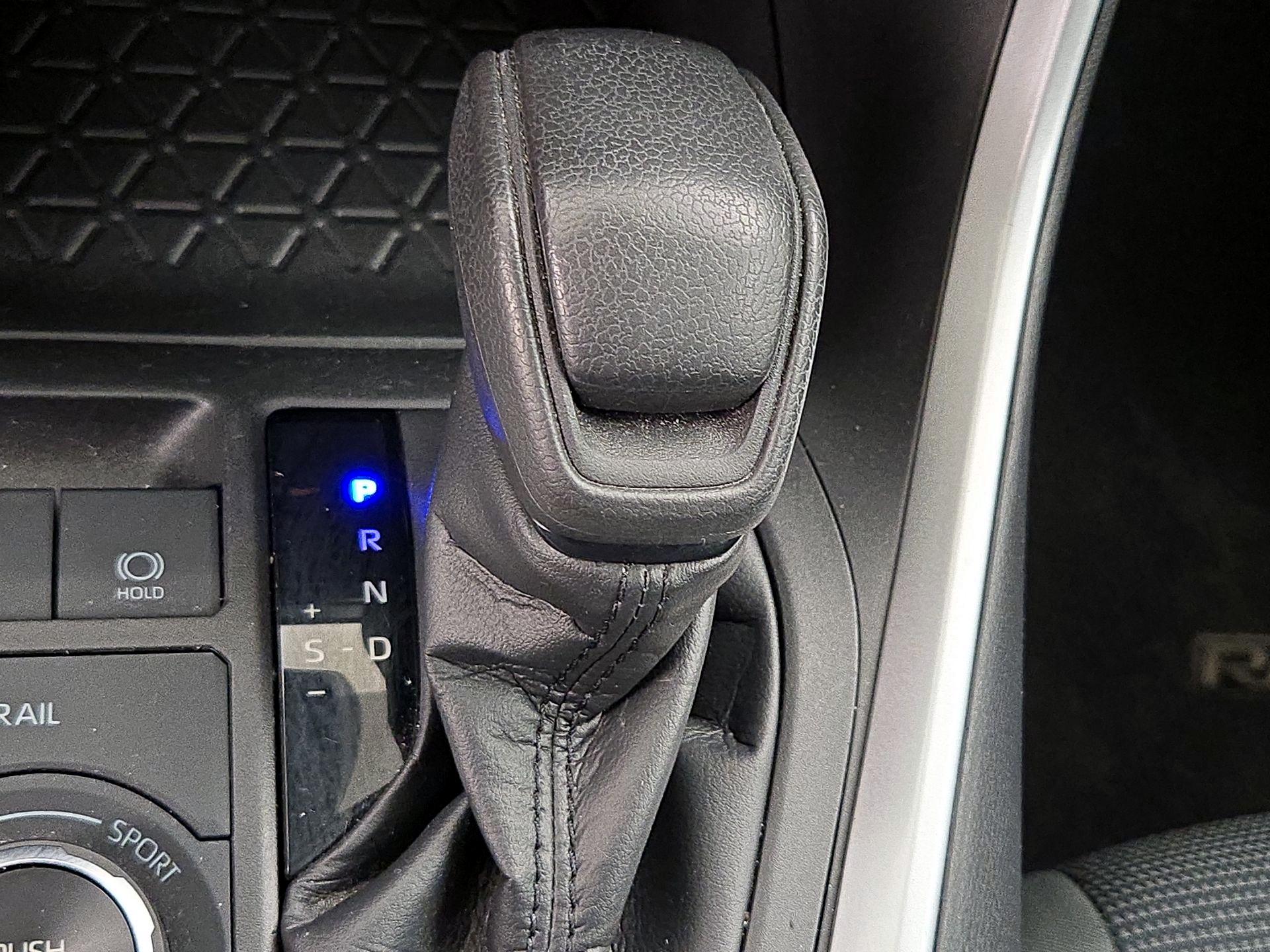 Thumbnail: 2022 Toyota RAV4 - 17