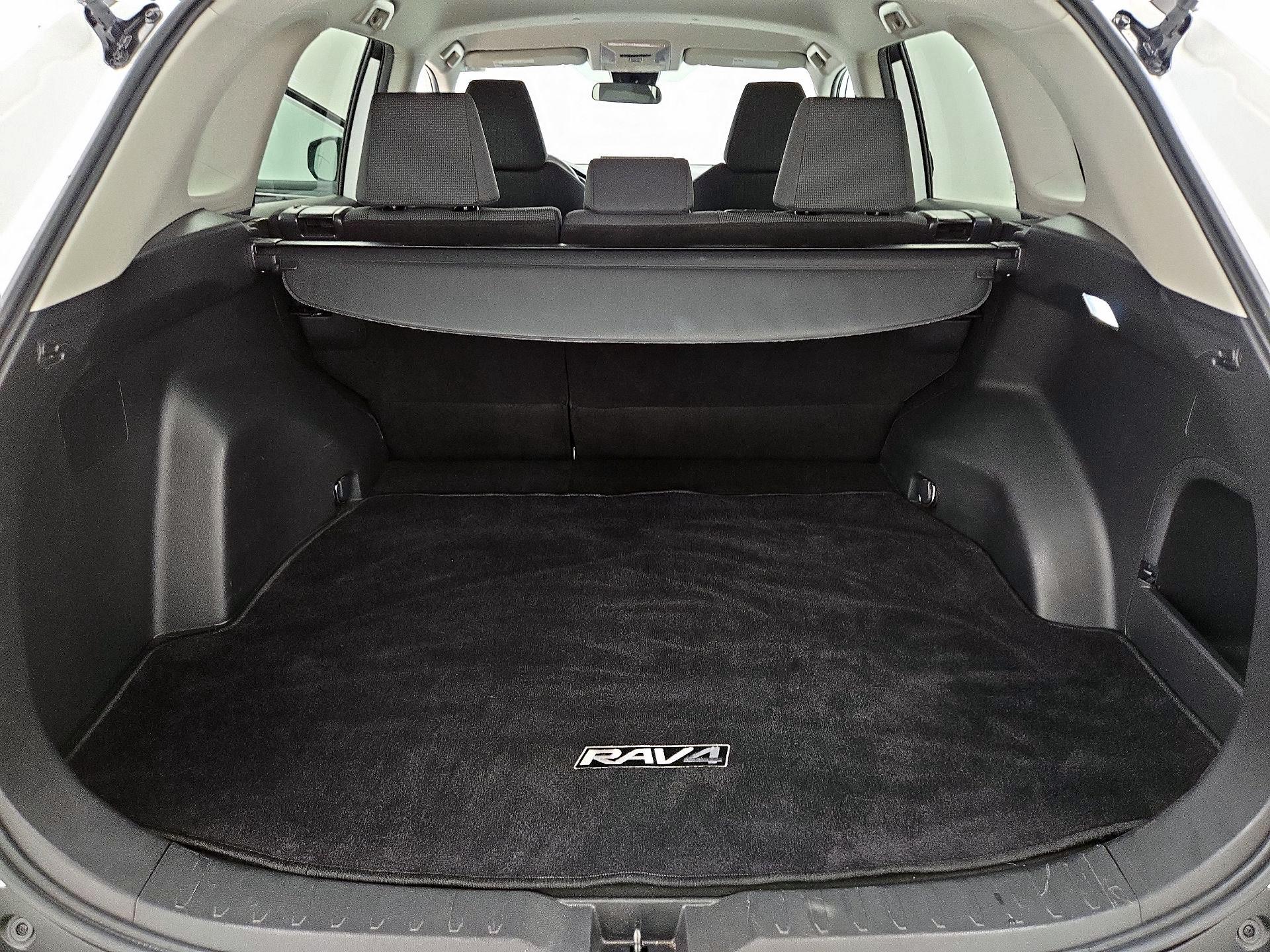 Thumbnail: 2022 Toyota RAV4 - 20