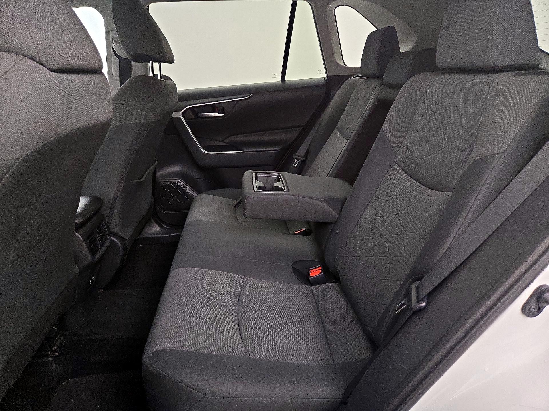 Thumbnail: 2019 Toyota RAV4 - 20