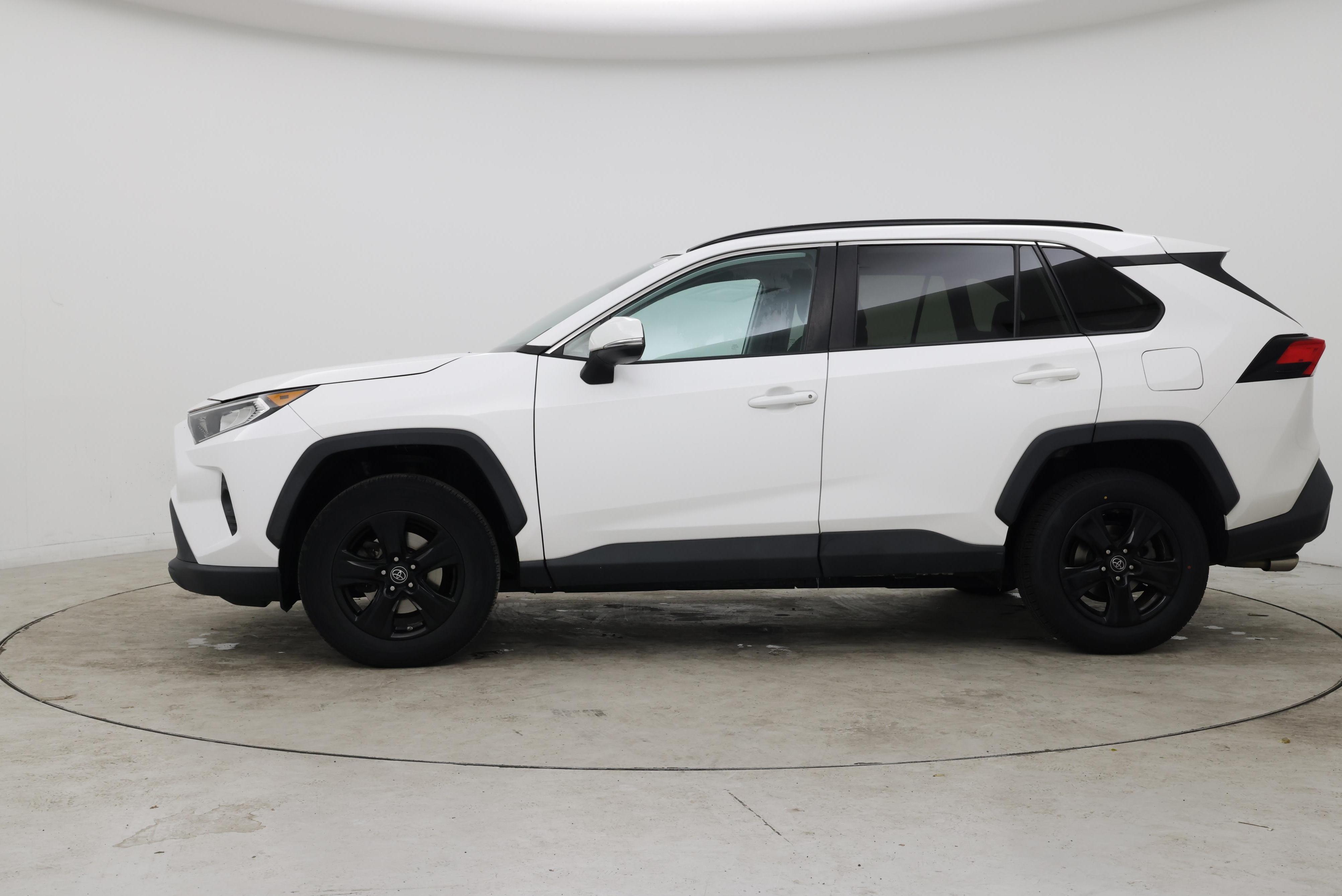 Thumbnail: 2019 Toyota RAV4 - 3