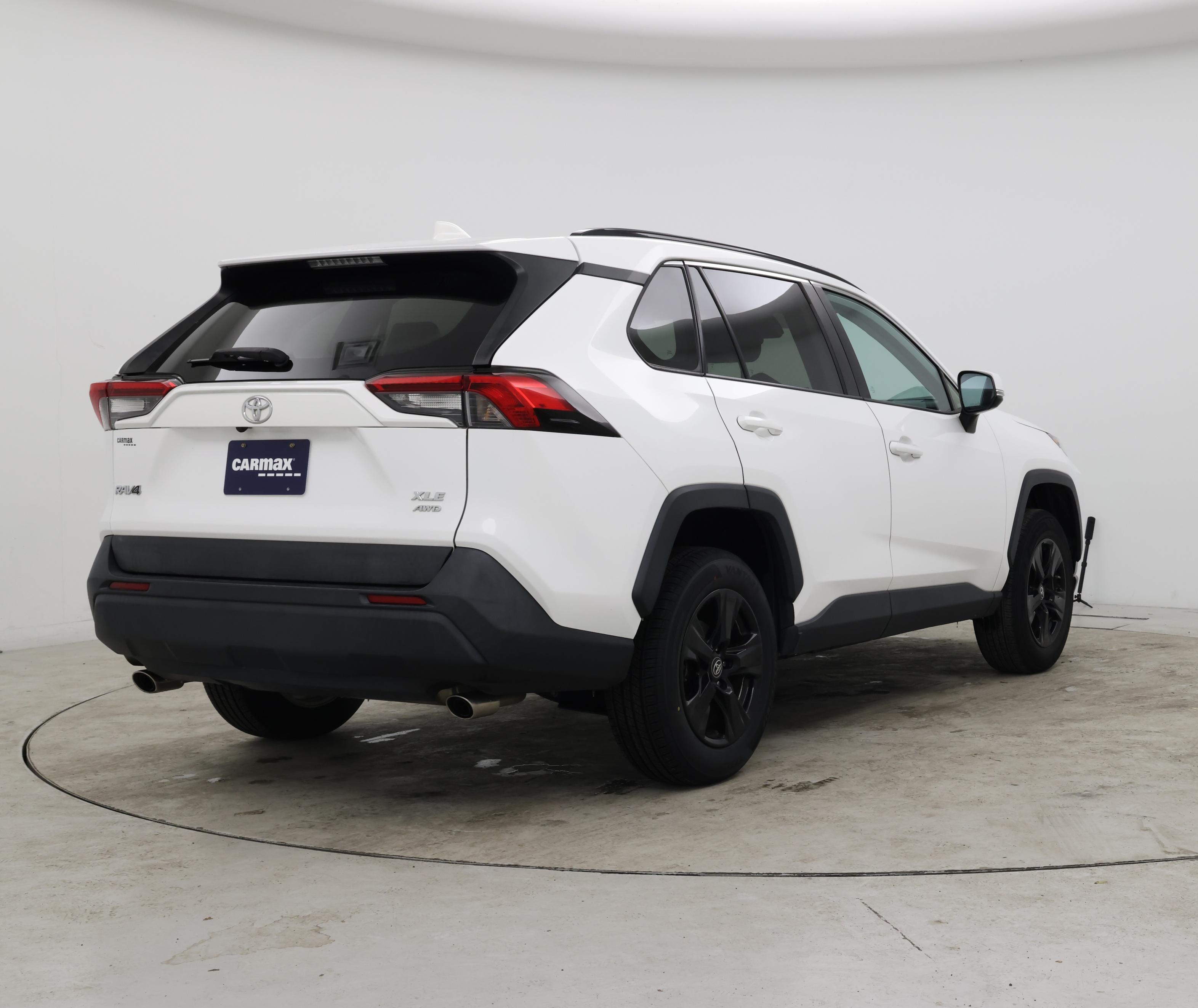 Thumbnail: 2019 Toyota RAV4 - 8