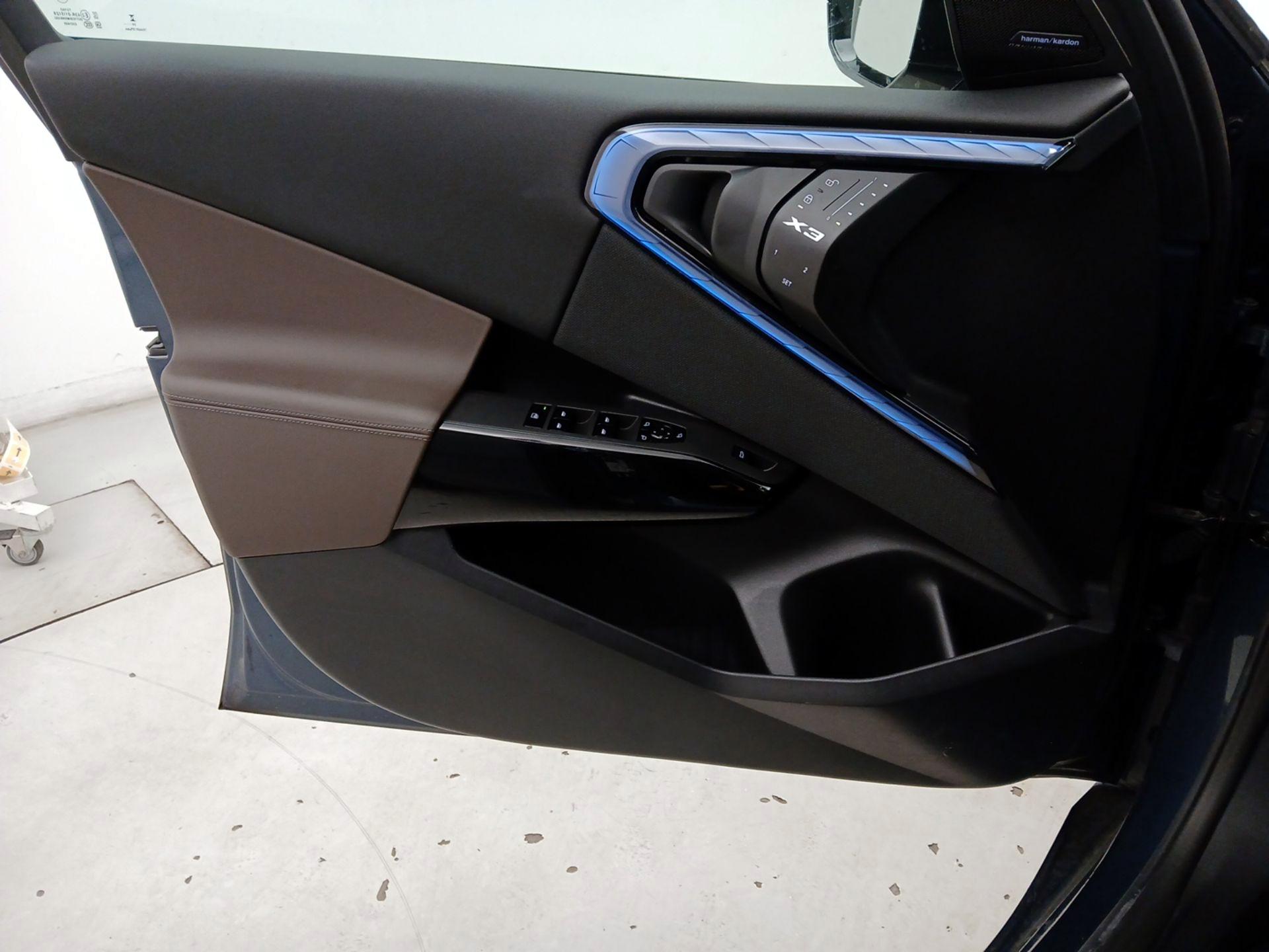 Thumbnail: 2025 BMW X3 - 12