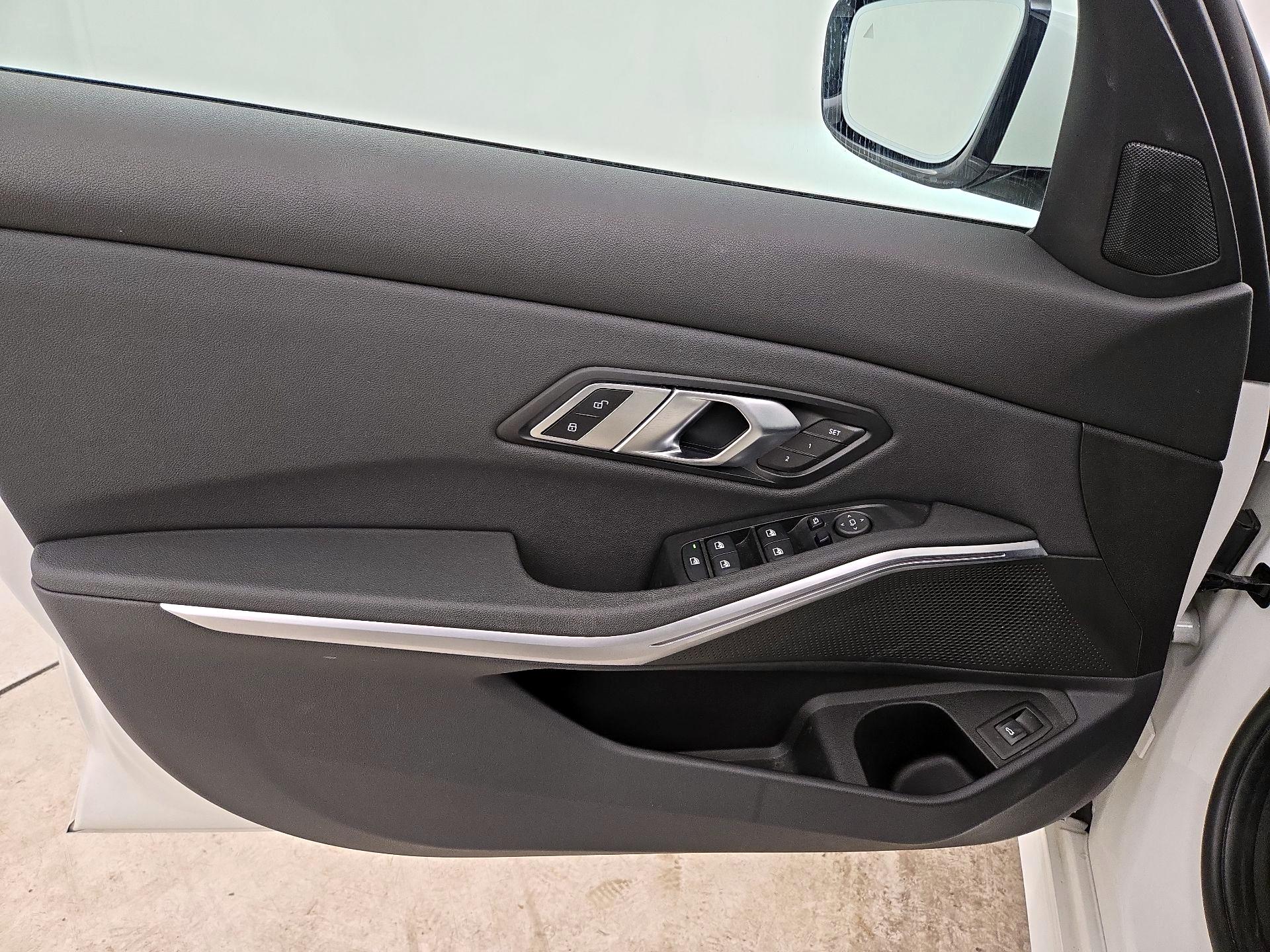 Thumbnail: 2019 BMW 3 Series - 12