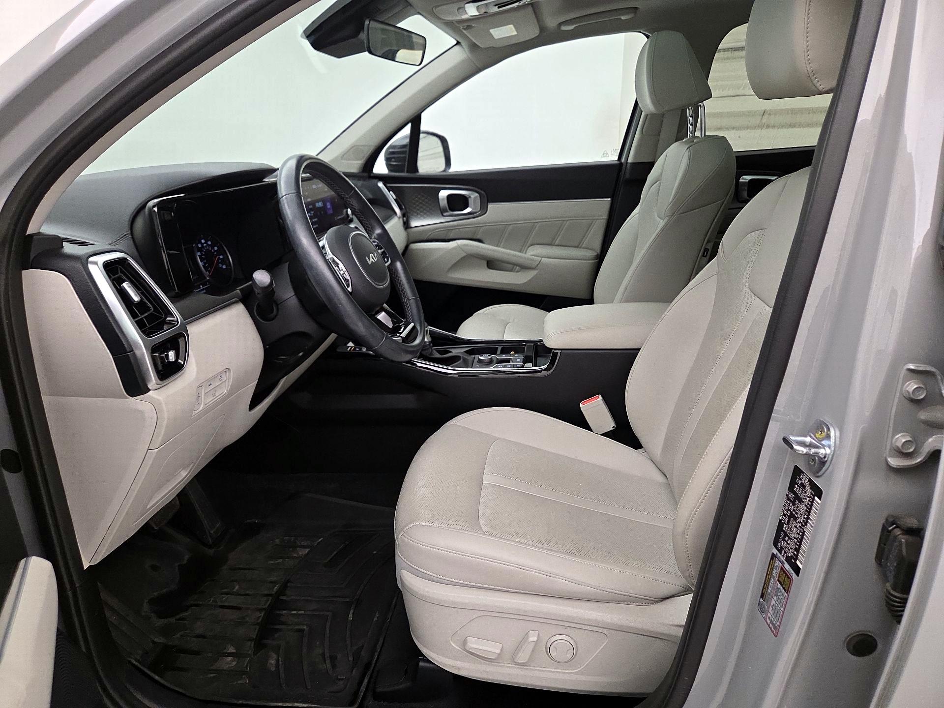 Thumbnail: 2022 Kia Sorento - 11