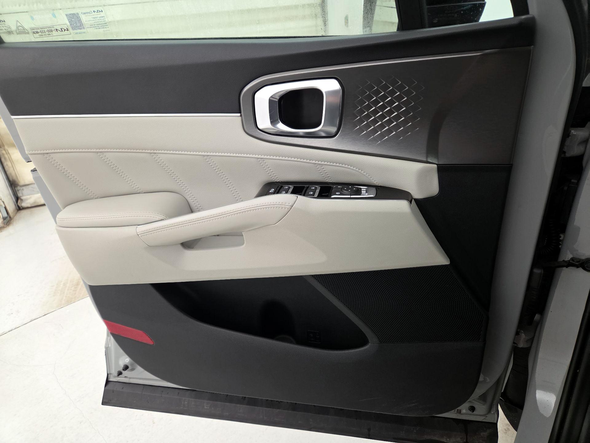 Thumbnail: 2022 Kia Sorento - 12