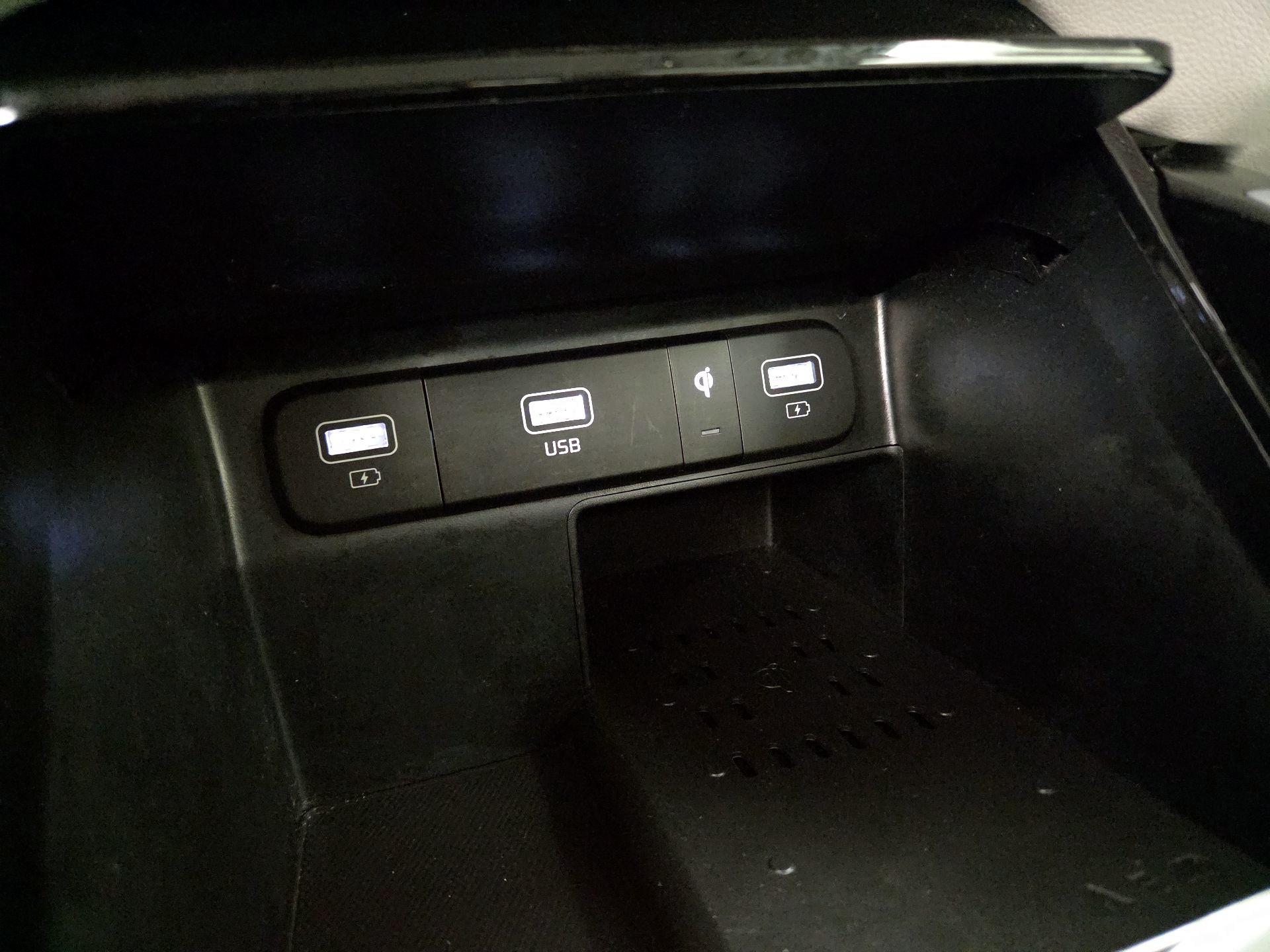 Thumbnail: 2022 Kia Sorento - 19