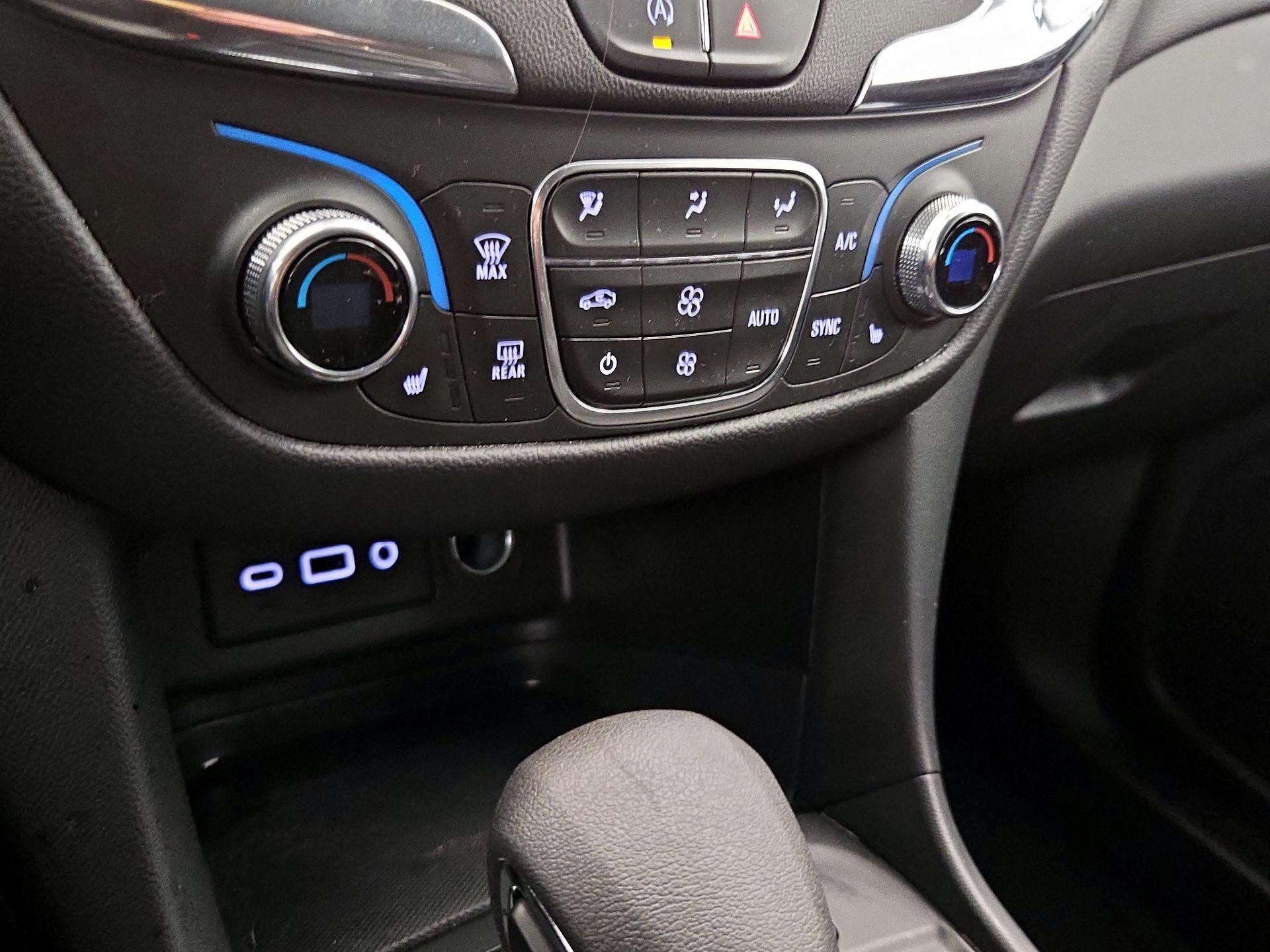 Thumbnail: 2022 Chevrolet Equinox - 16