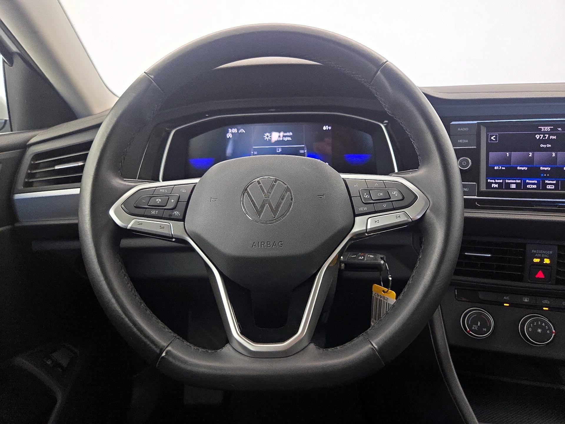 Thumbnail: 2024 Volkswagen Jetta - 10