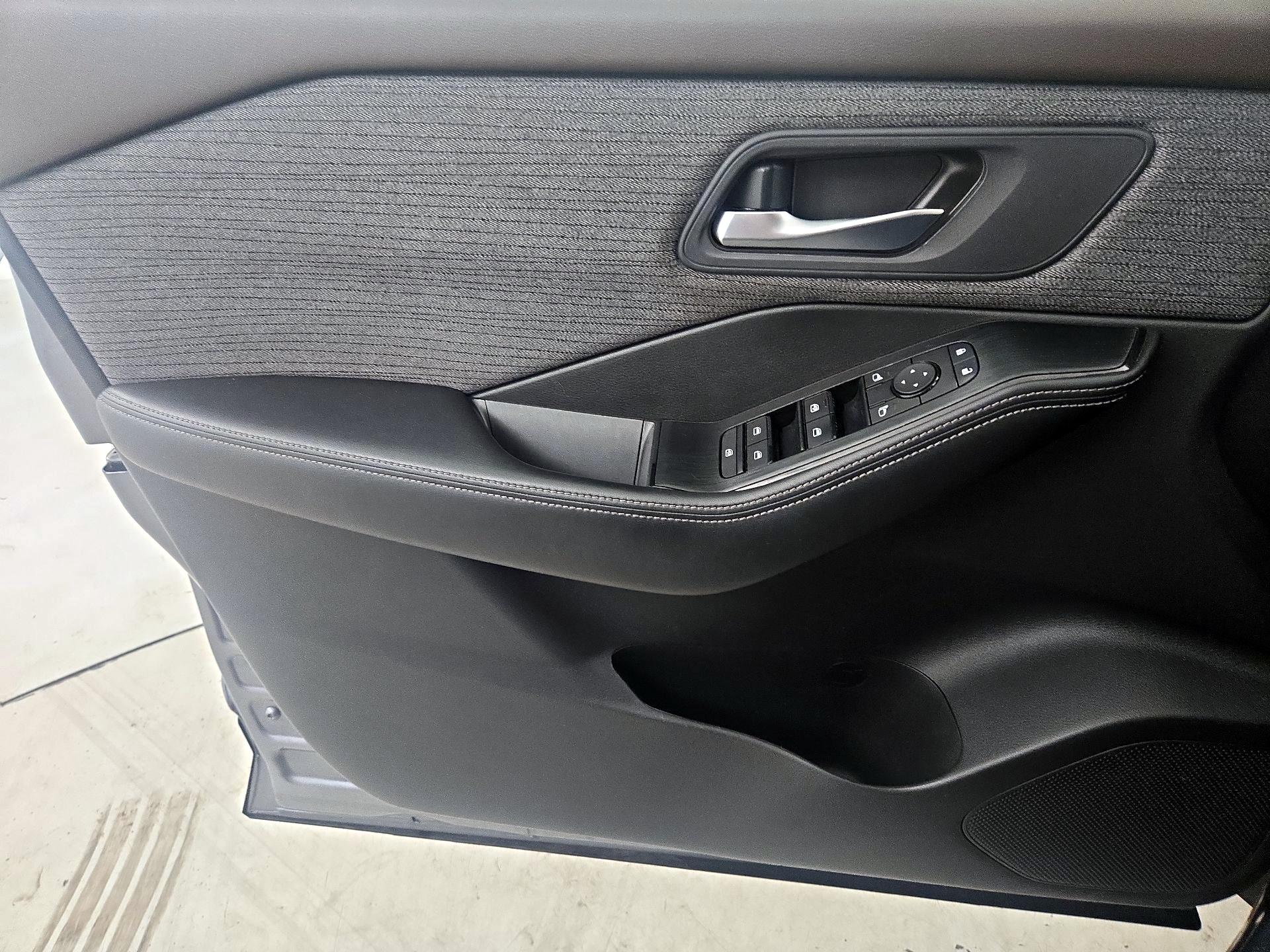 Thumbnail: 2022 Nissan Rogue - 12