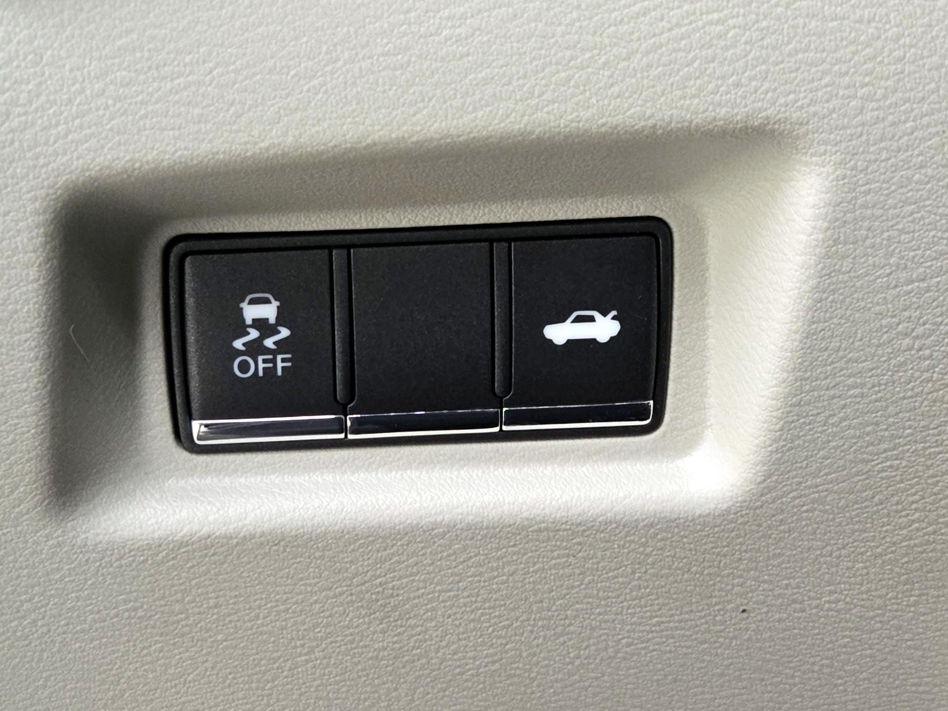 Thumbnail: 2014 INFINITI Q50 - 13