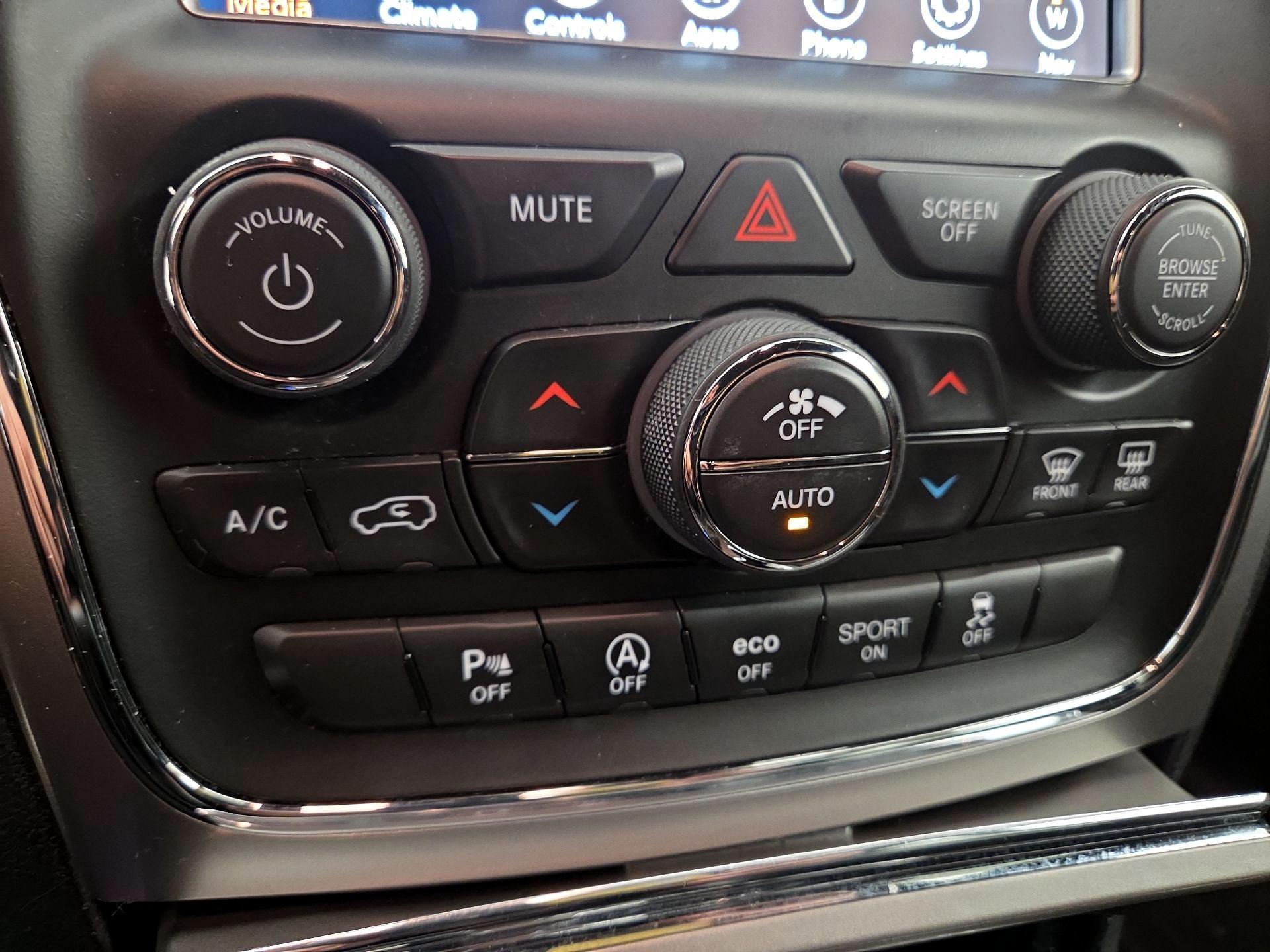Thumbnail: 2018 Jeep Grand Cherokee - 17