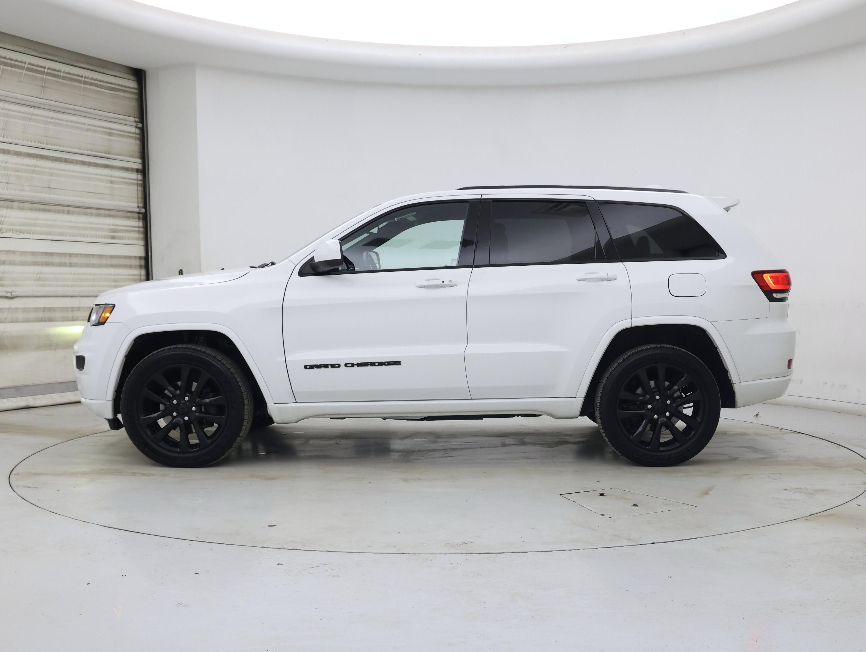 Thumbnail: 2018 Jeep Grand Cherokee - 3