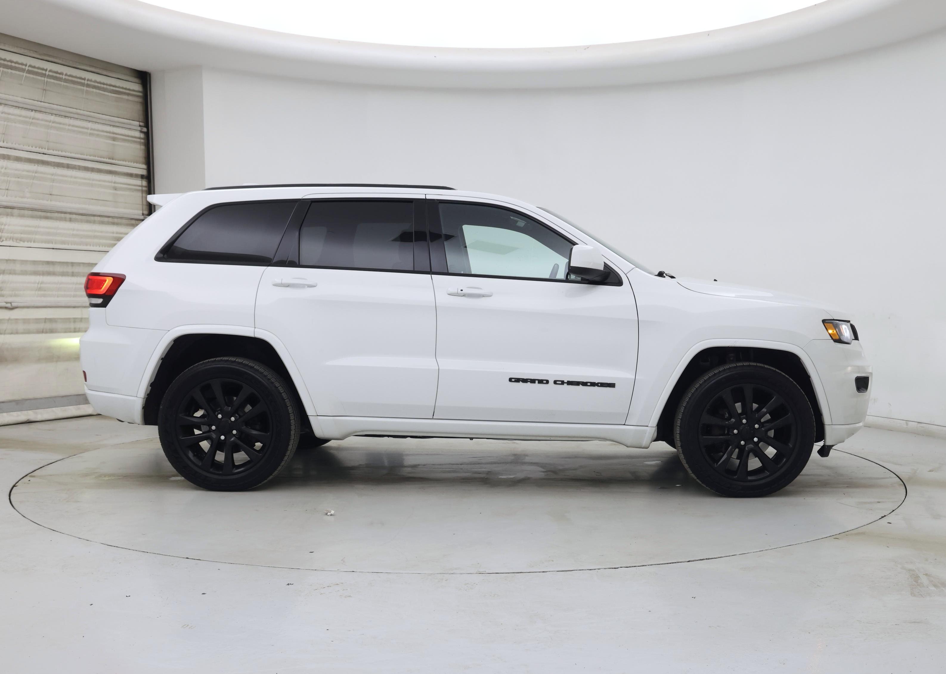 Thumbnail: 2018 Jeep Grand Cherokee - 7