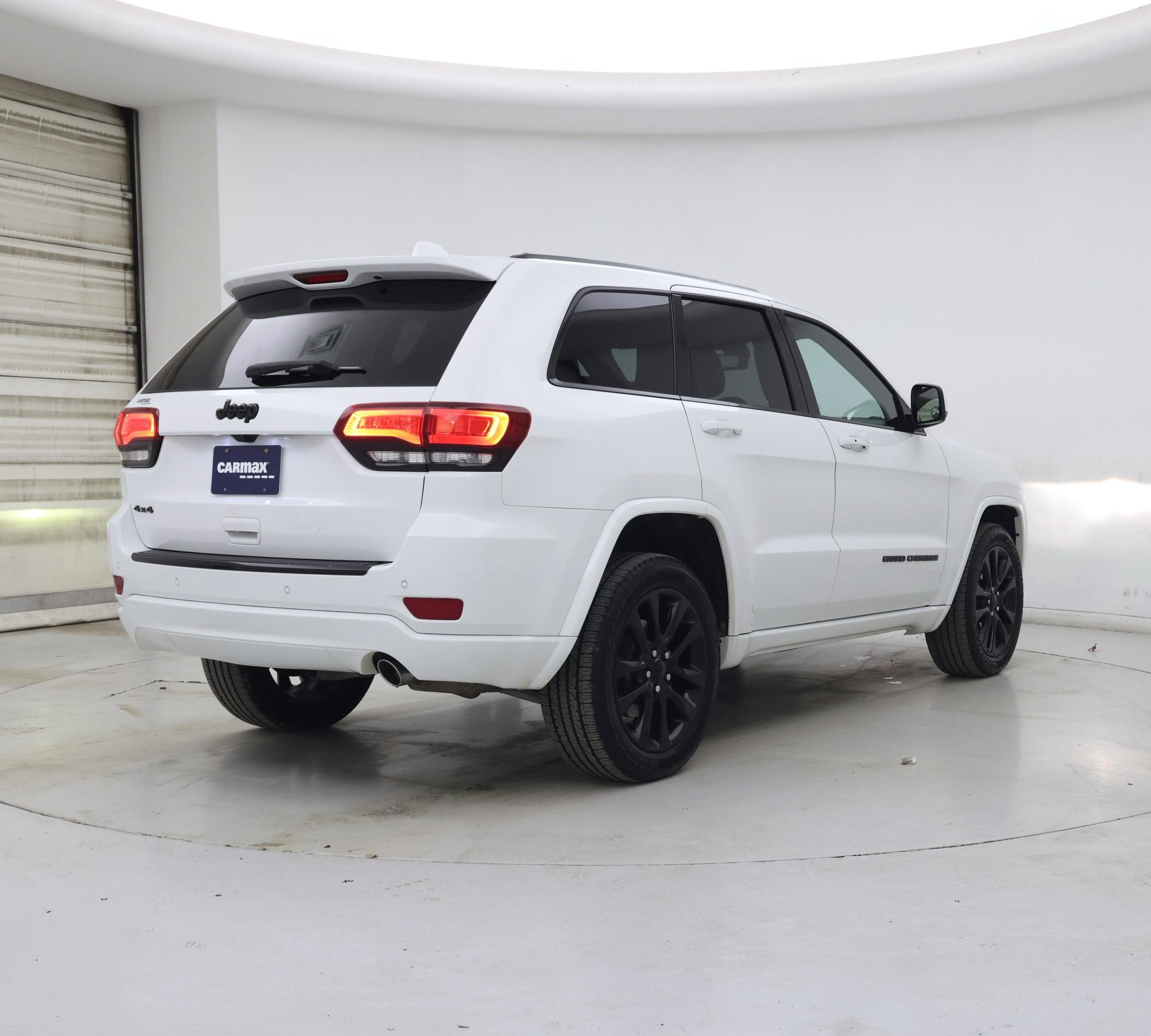 Thumbnail: 2018 Jeep Grand Cherokee - 8