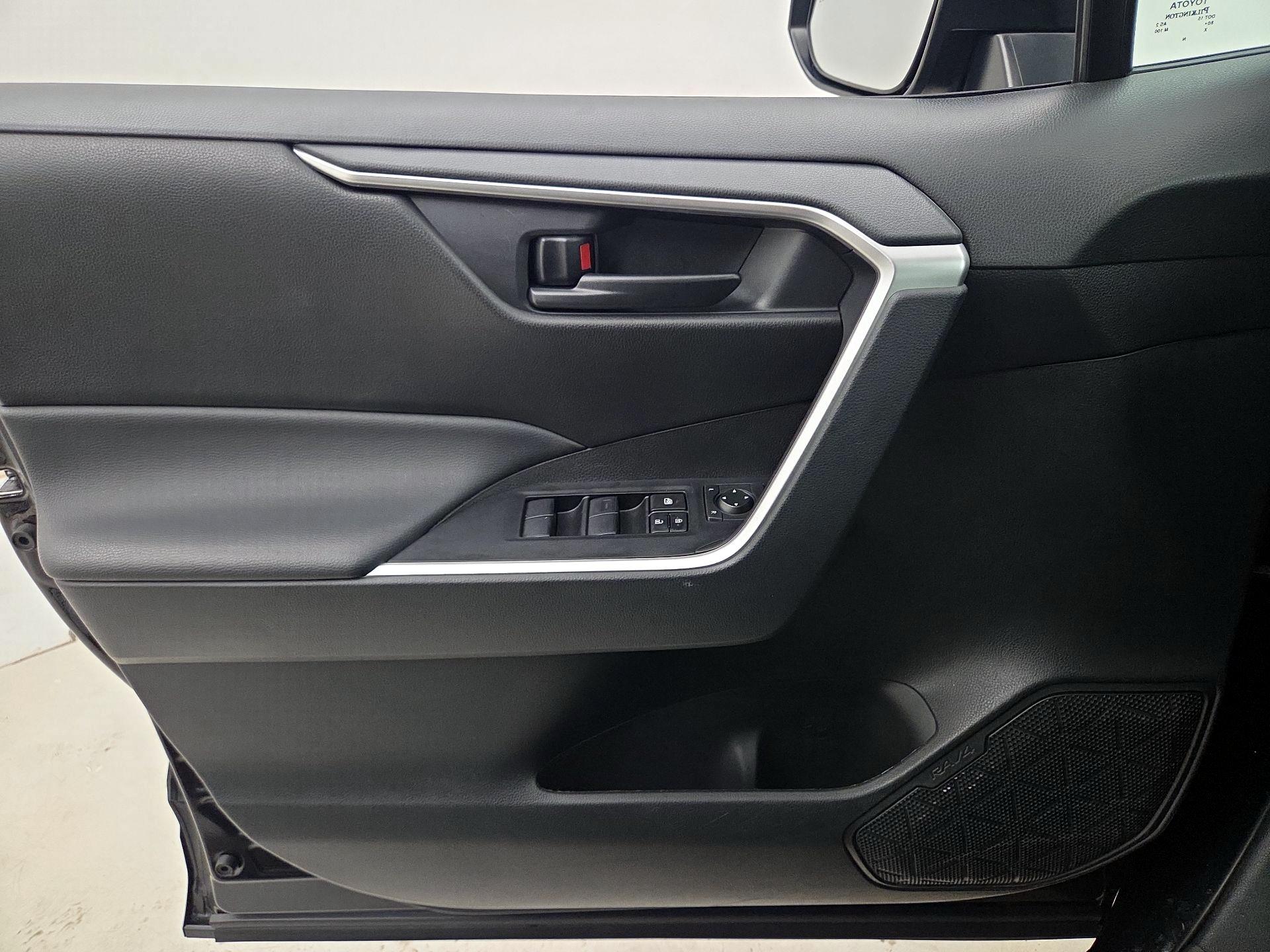 Thumbnail: 2024 Toyota RAV4 - 12