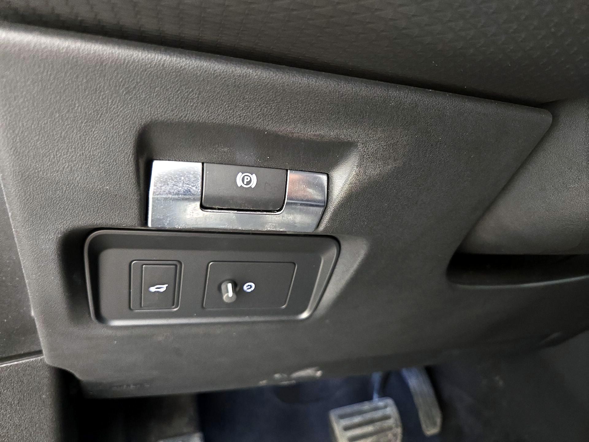 Thumbnail: 2023 Land Rover Range Rover Evoque - 13