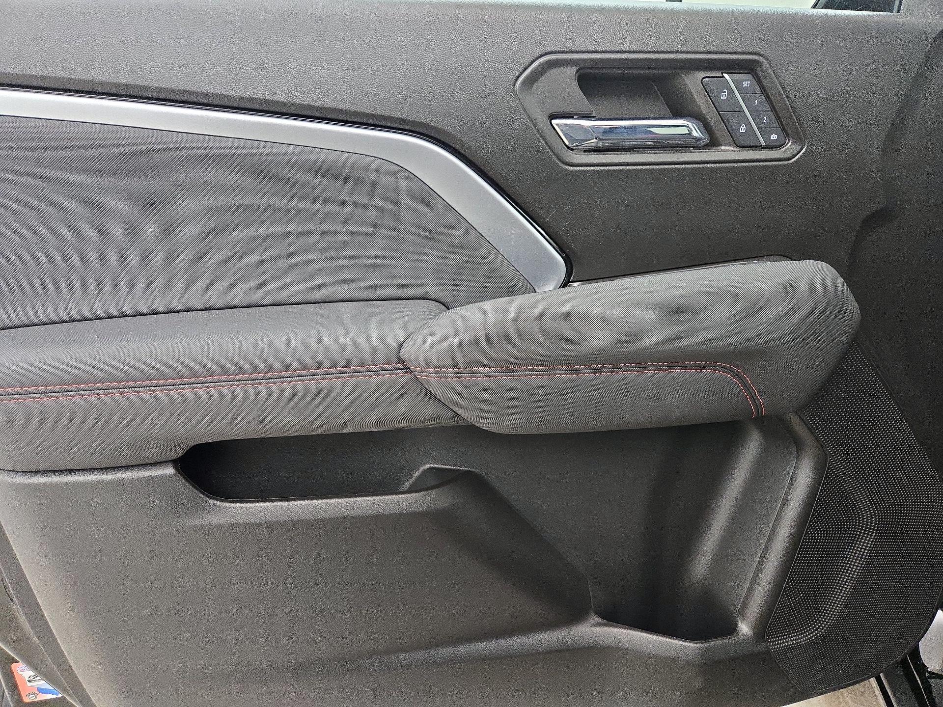 Thumbnail: 2024 Chevrolet Colorado - 12