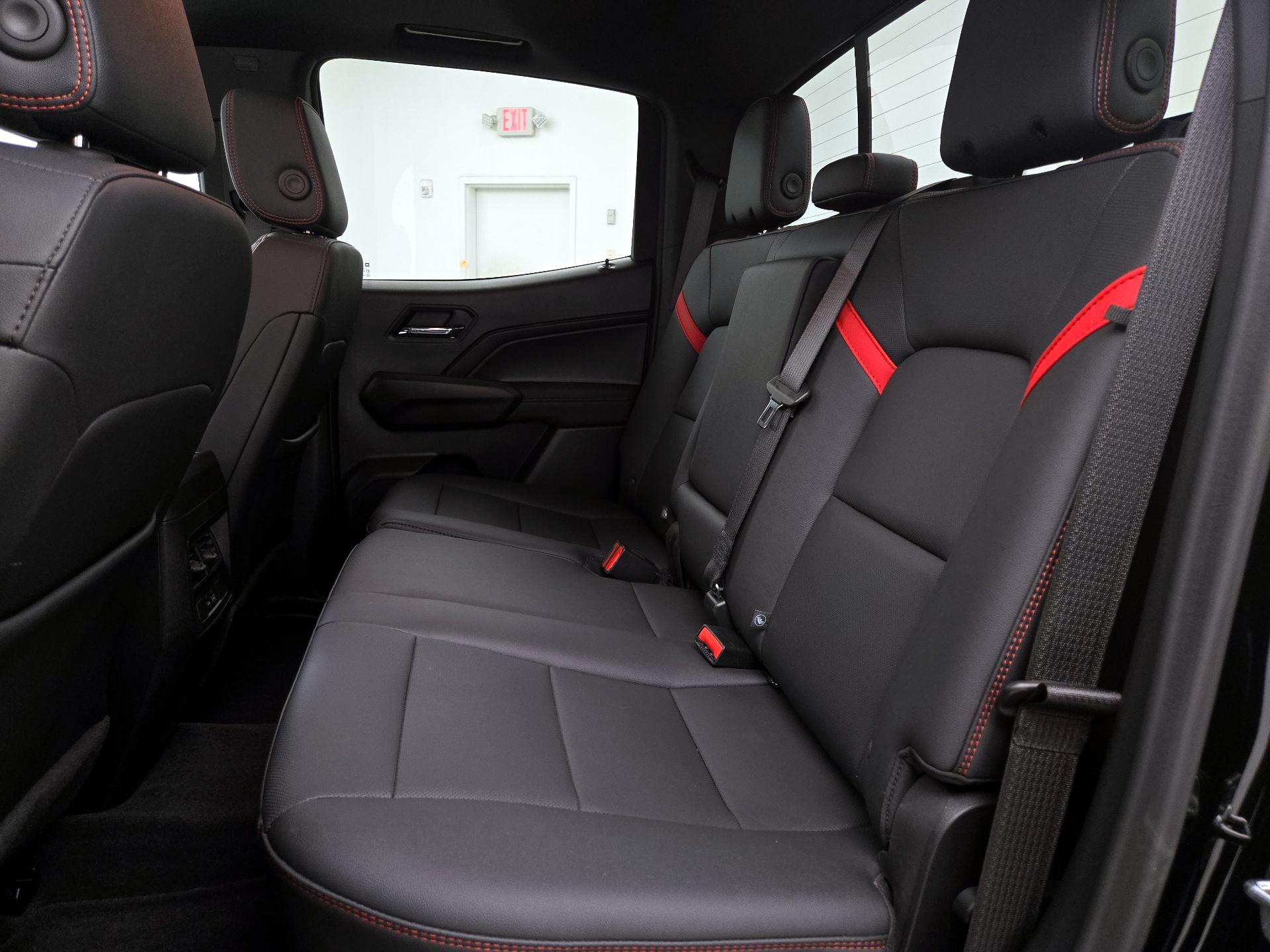 Thumbnail: 2024 Chevrolet Colorado - 20