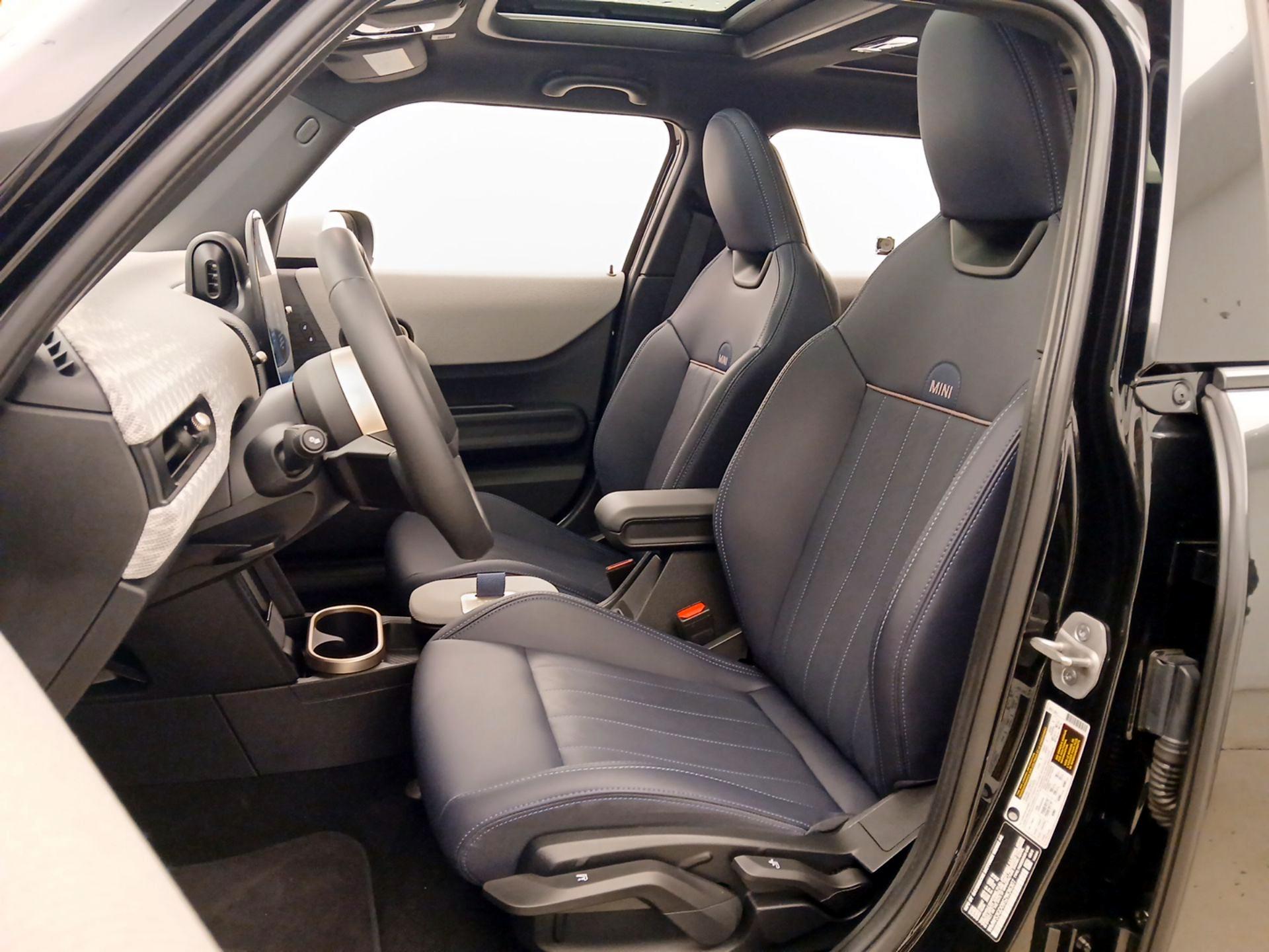 Thumbnail: 2025 MINI Cooper Hardtop - 11