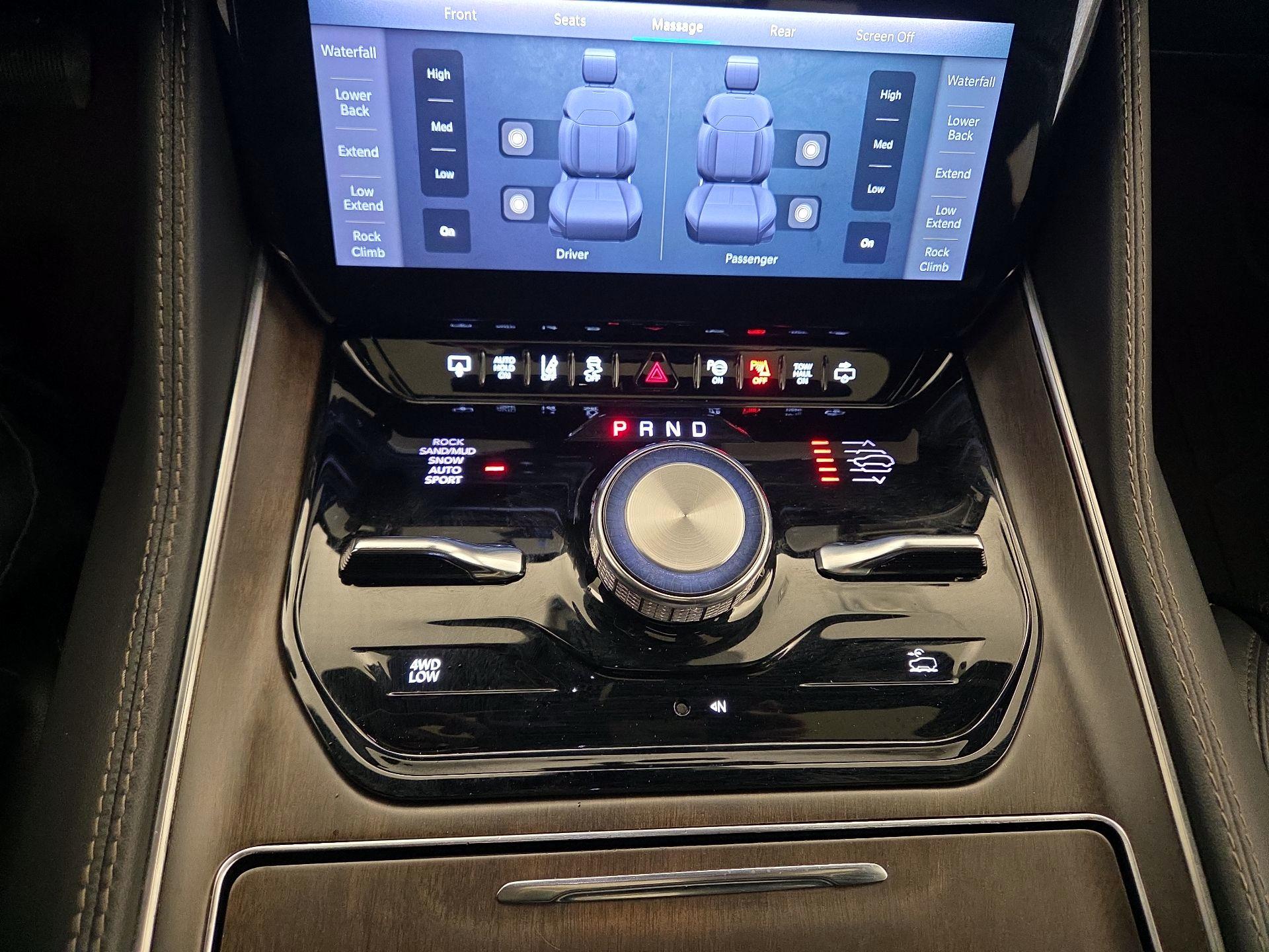 Thumbnail: 2022 Jeep Grand Wagoneer - 18