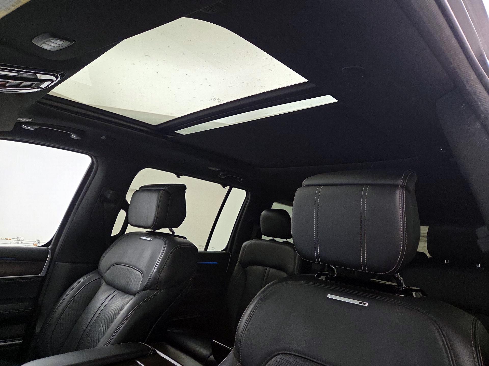 Thumbnail: 2022 Jeep Grand Wagoneer - 20