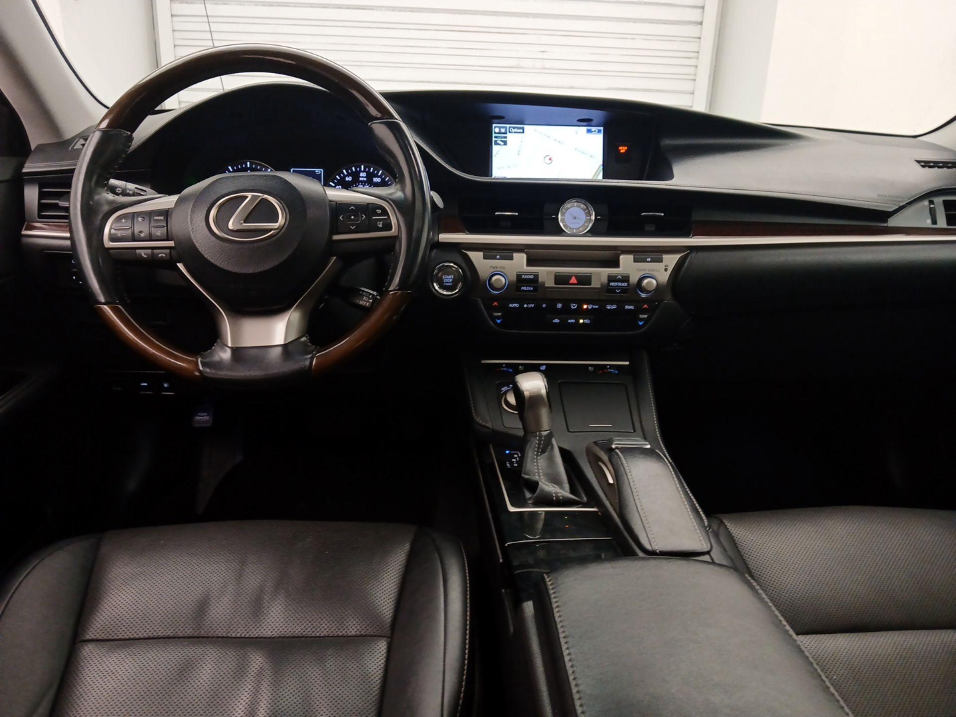 Thumbnail: 2016 Lexus ES - 9