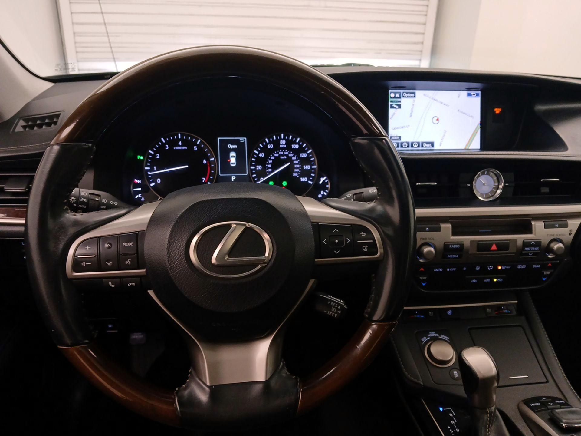 Thumbnail: 2016 Lexus ES - 10