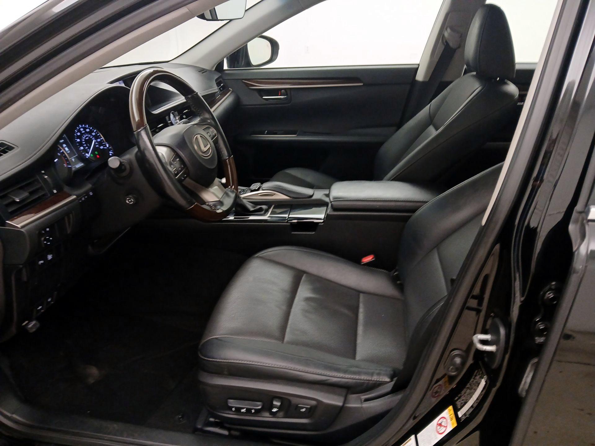 Thumbnail: 2016 Lexus ES - 11